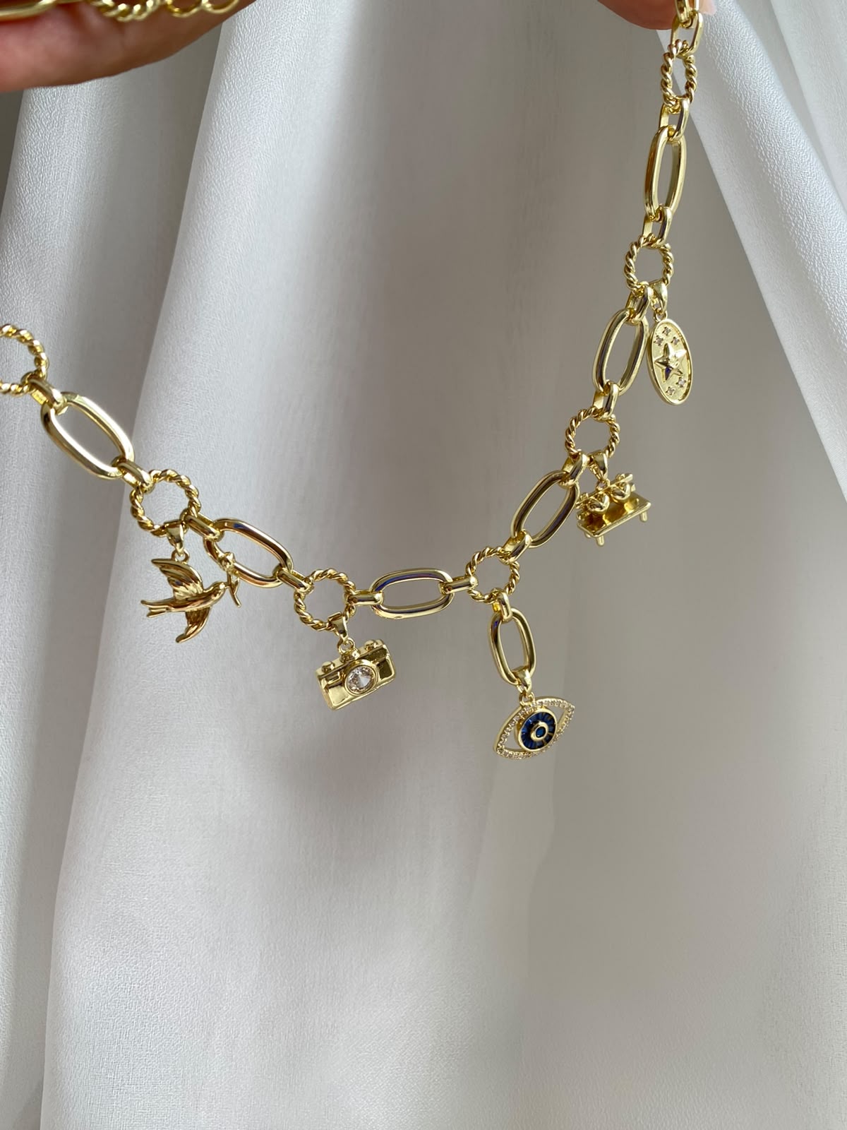 Eyes charm choker