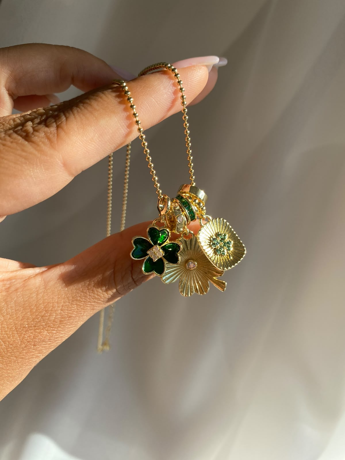 Green clover kolye