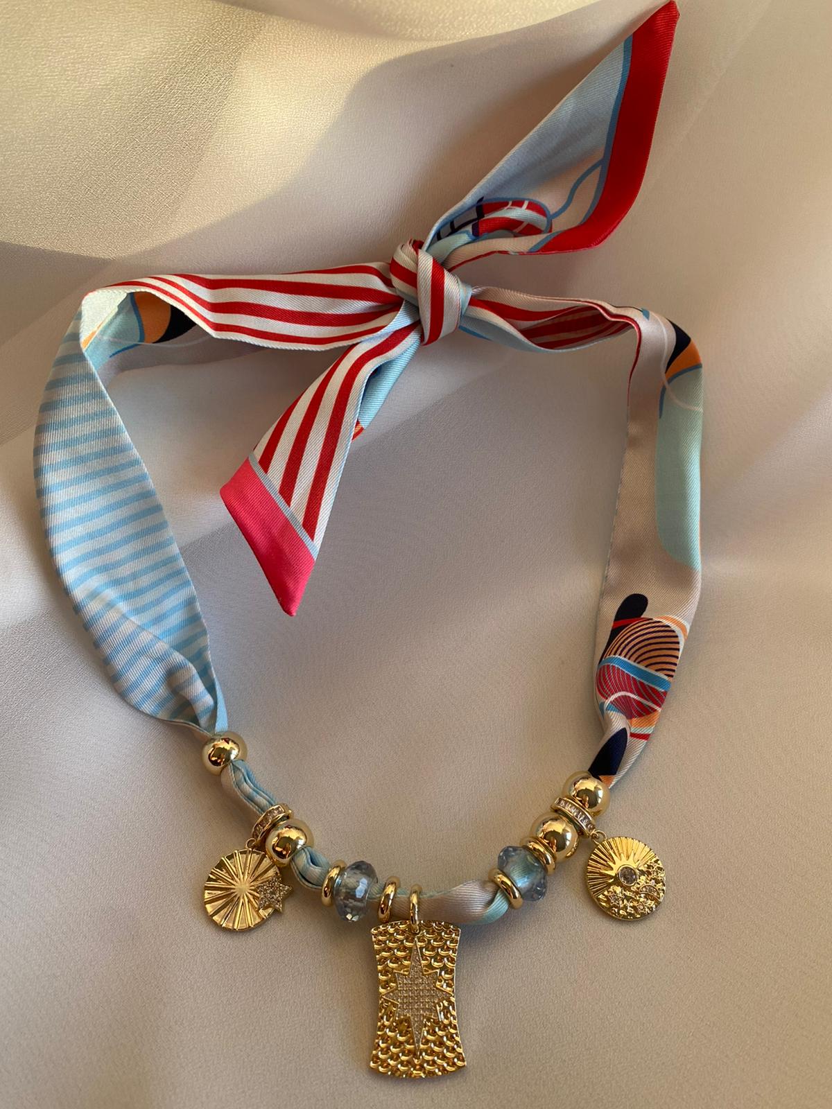 Figures Charm fular kolye