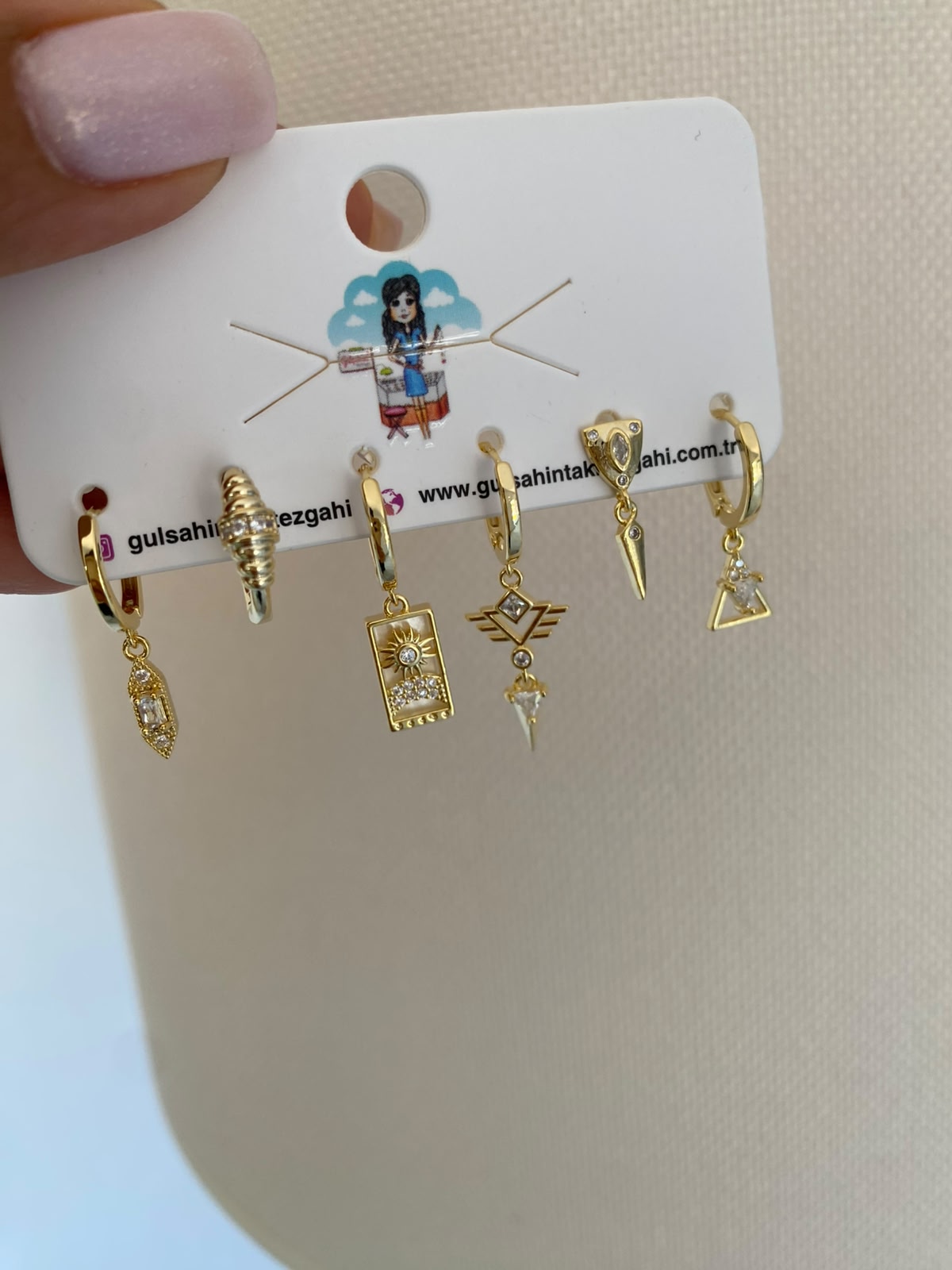 Symbol 6'lı set küpe