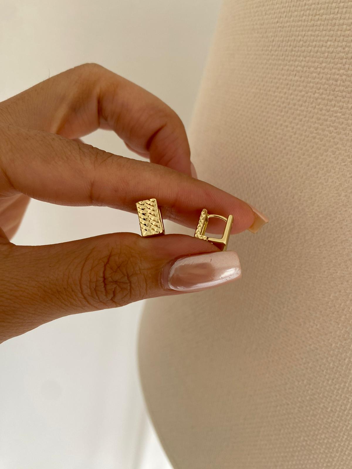 Gold minimal küpe