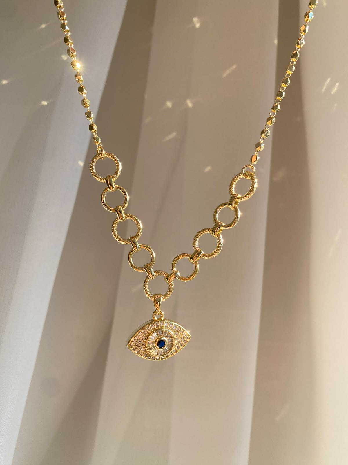 Zircon eyes choker