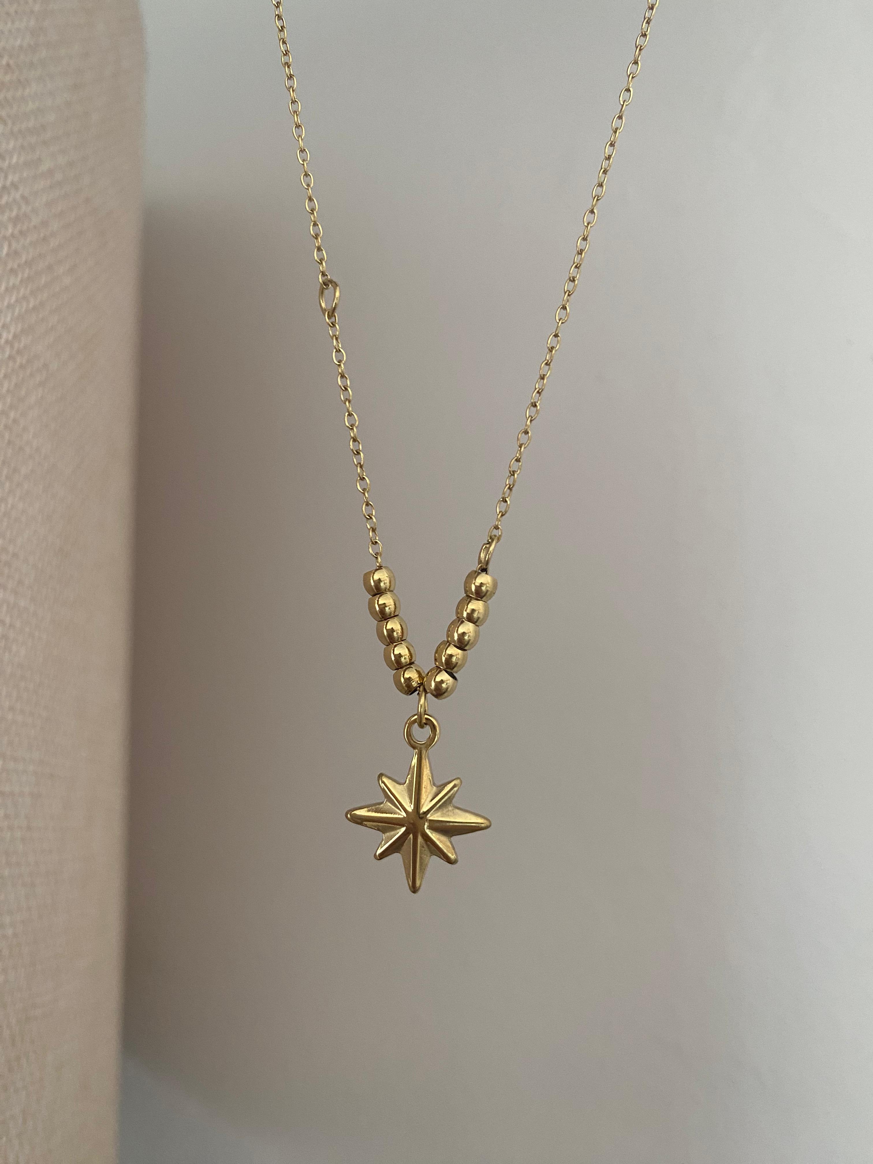 Arcelia Star Kısa Kolye