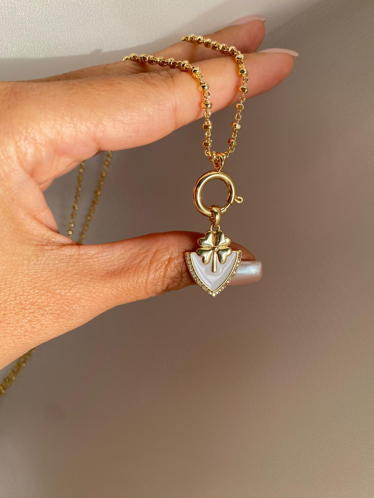 clover white uzun kolye