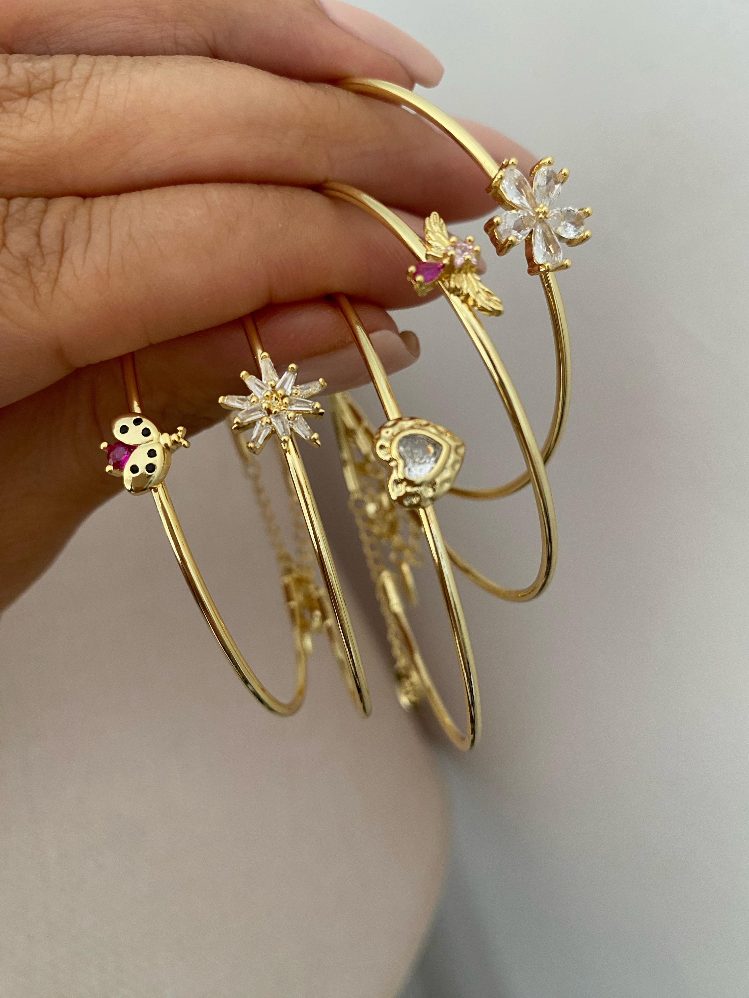 Figuresy İnce kelepçeler