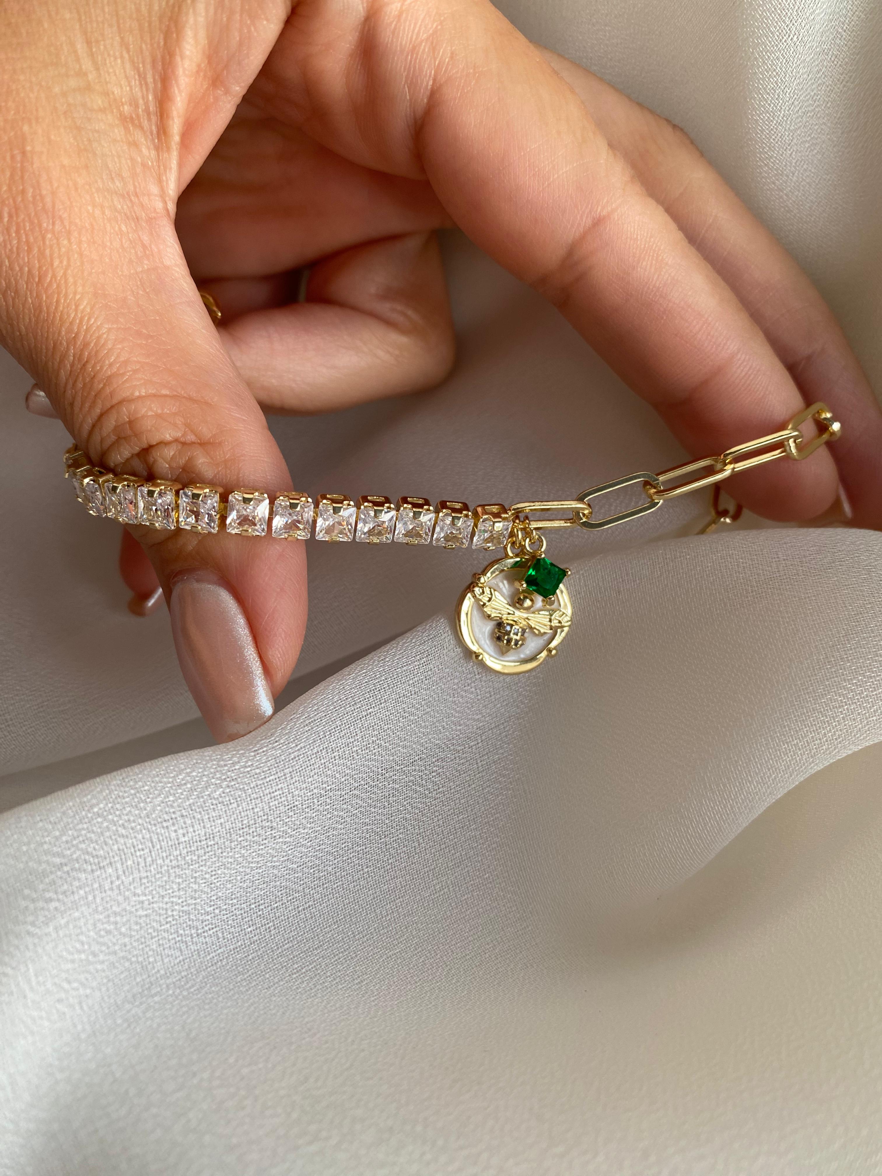 Green bee charm bileklik