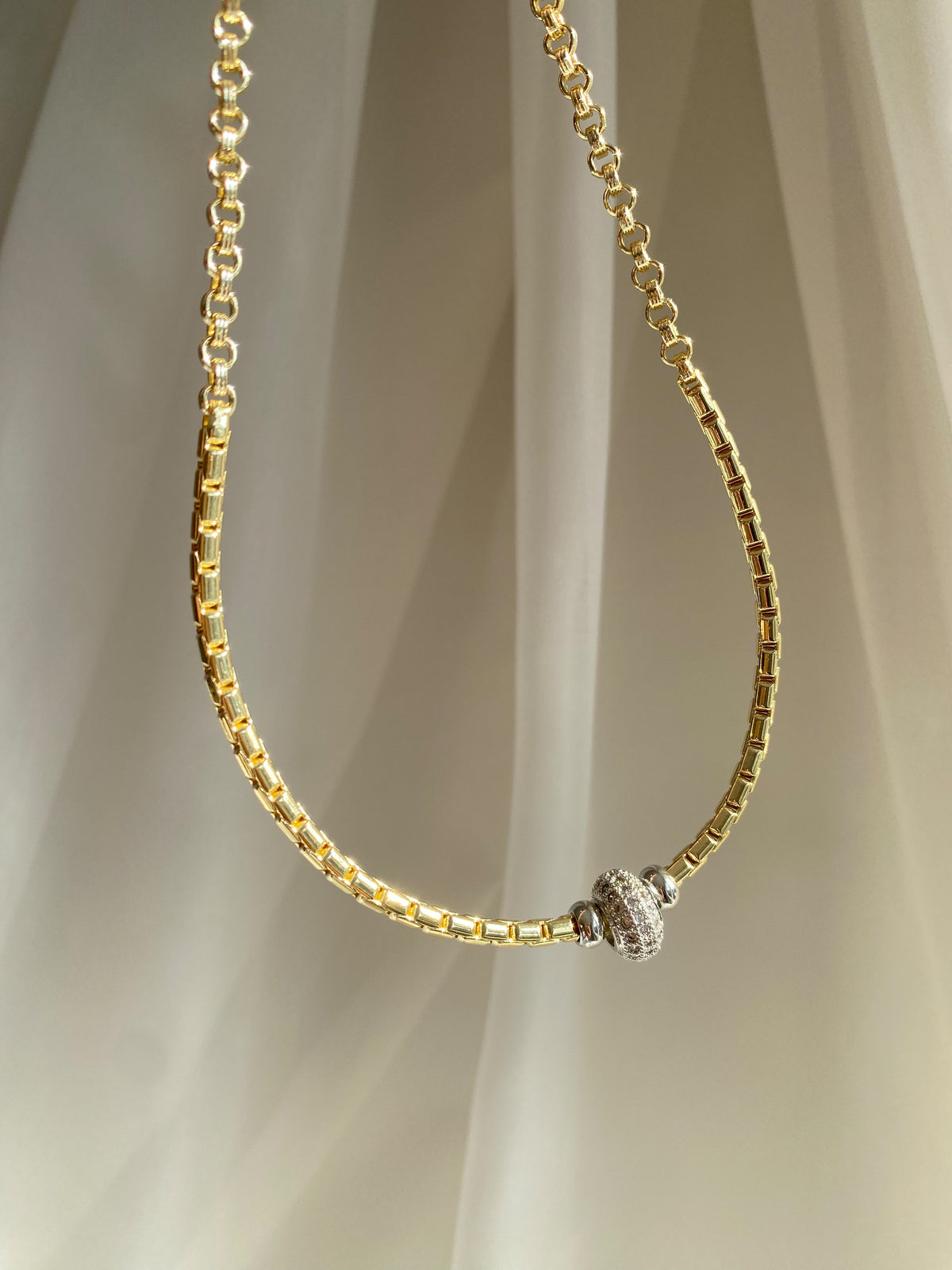 Silindir details choker