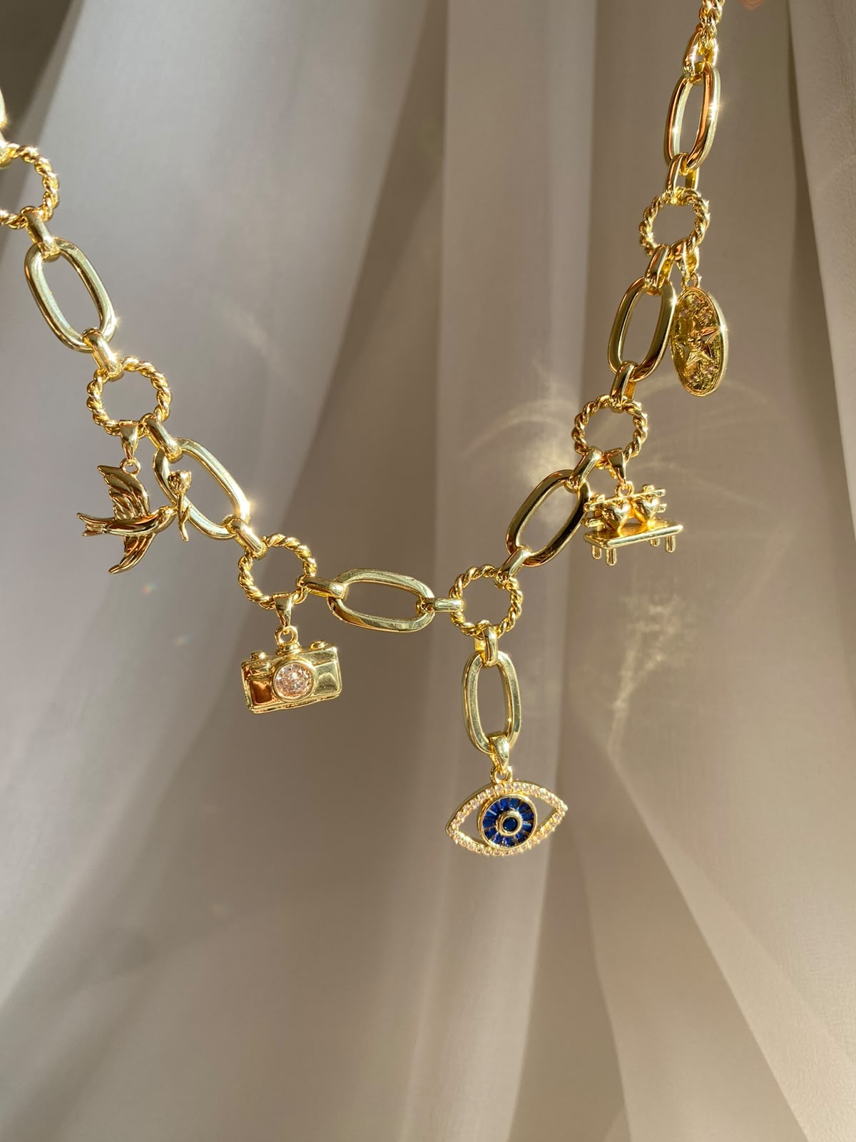 Eyes charm choker
