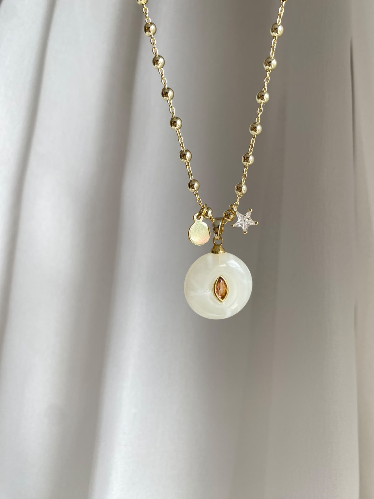 White stone charm kolye