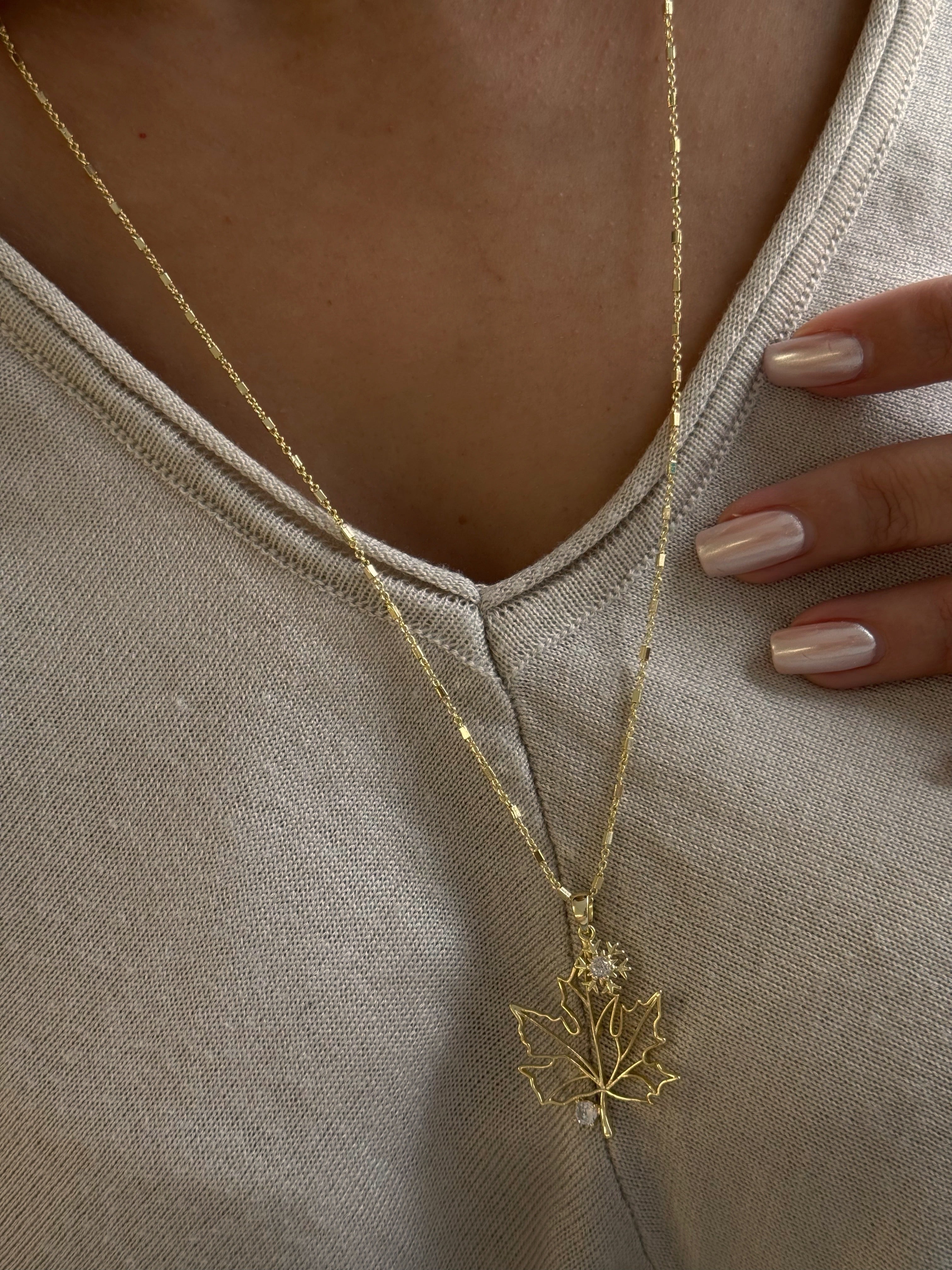 Çınar yaprağı uzun kolye