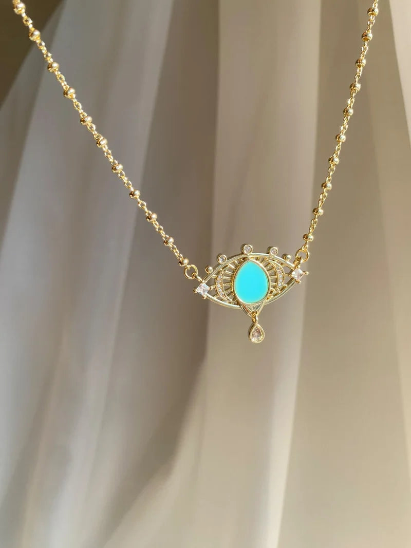 Eyes drop choker