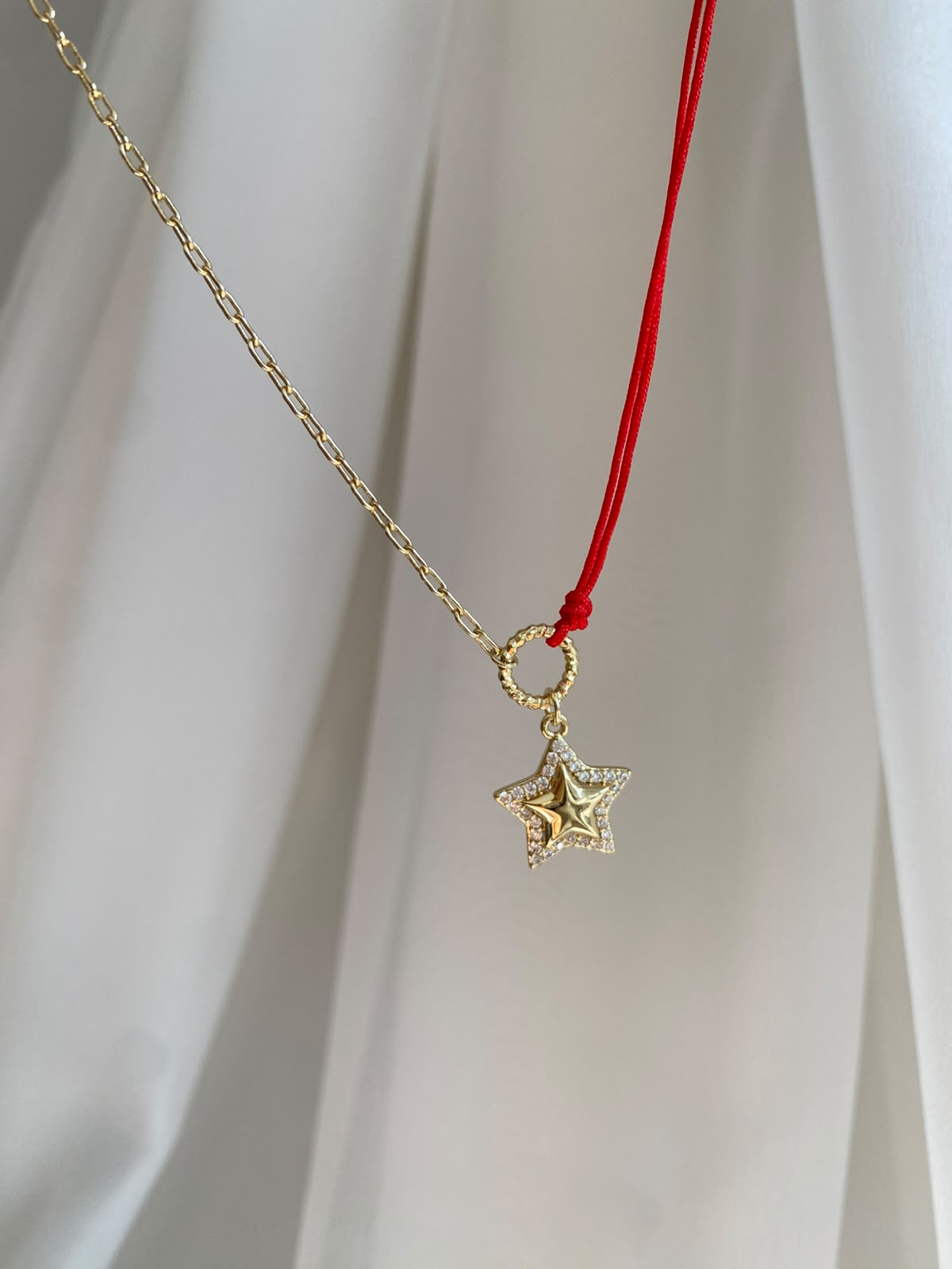 Red stars choker