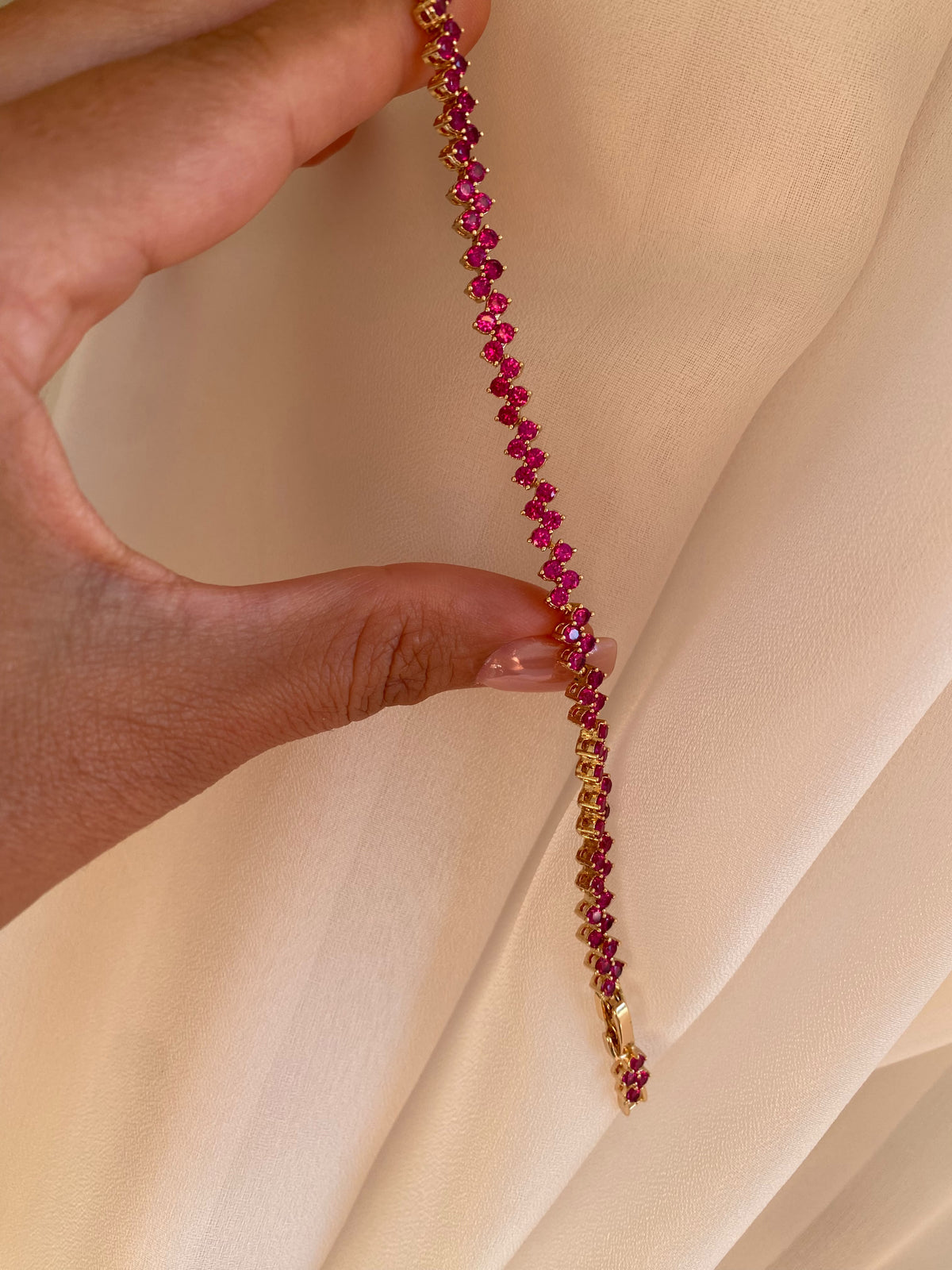fuchsia round bileklik
