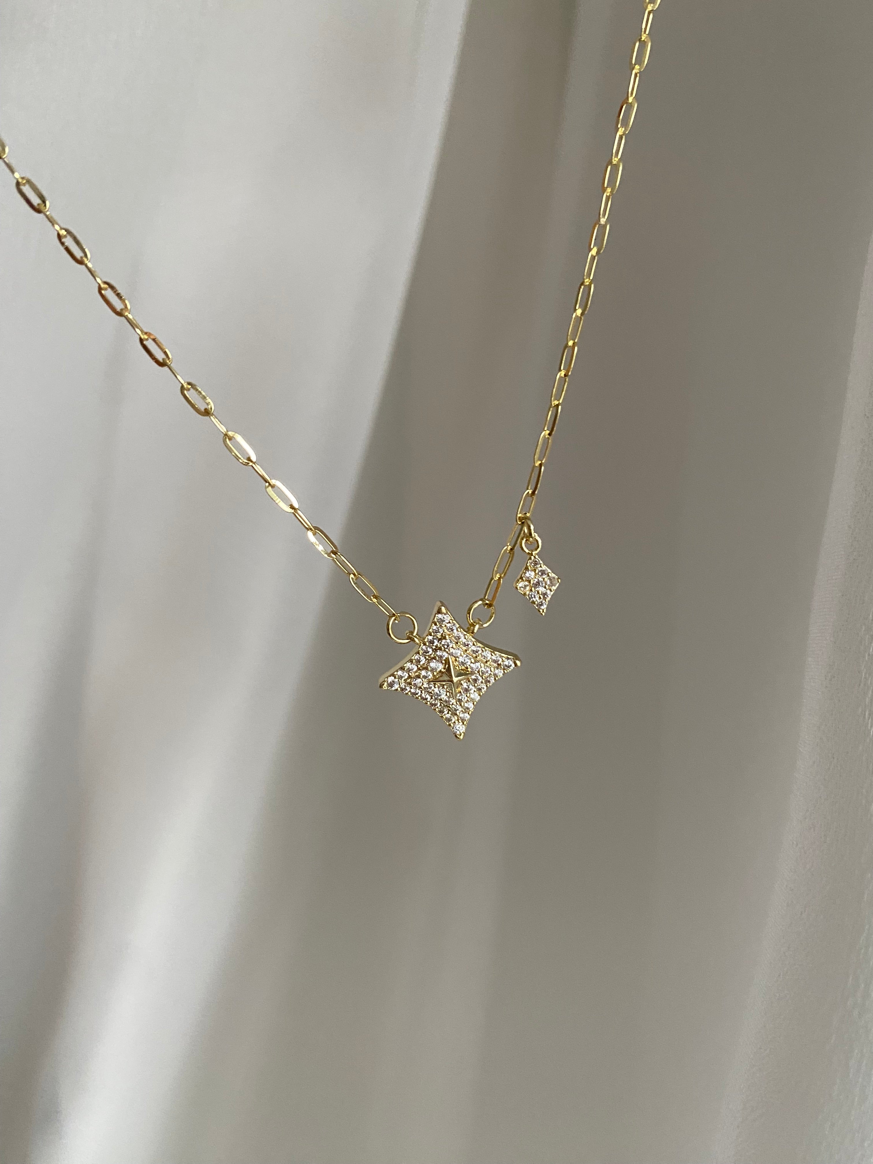 Poles Star kısa kolye