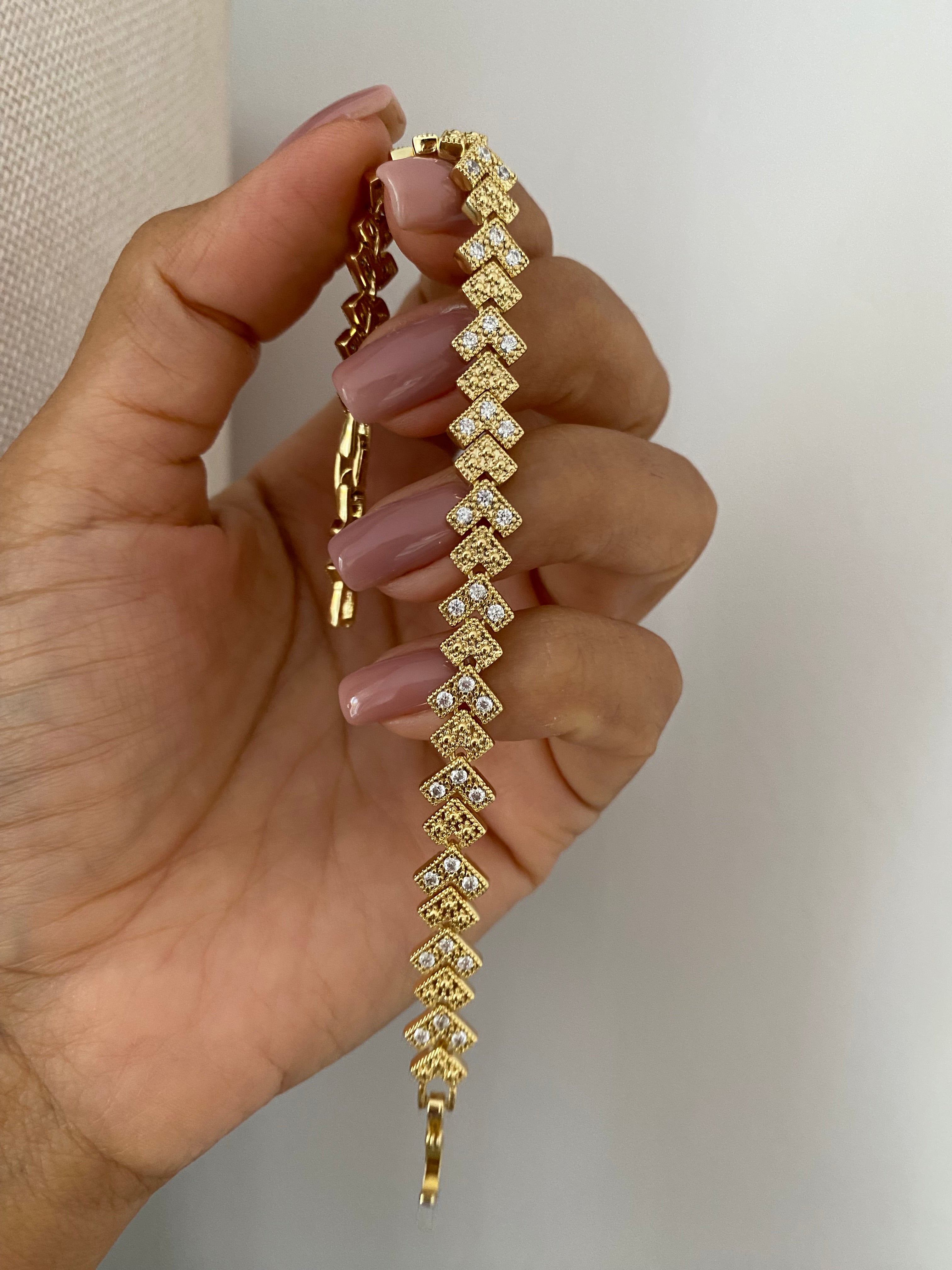 Kılçık zirkon bileklik