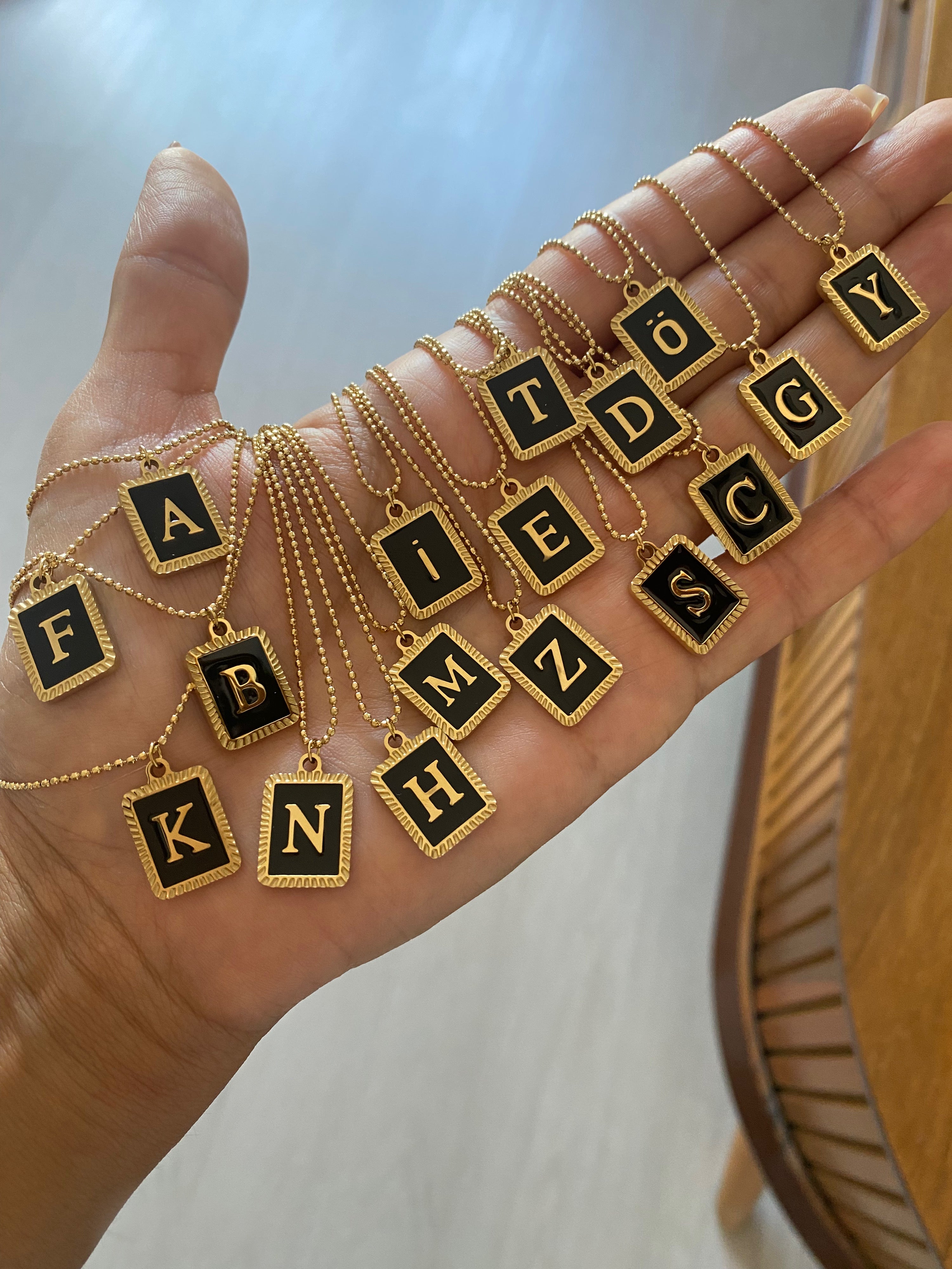 Black Letter Kolyeler