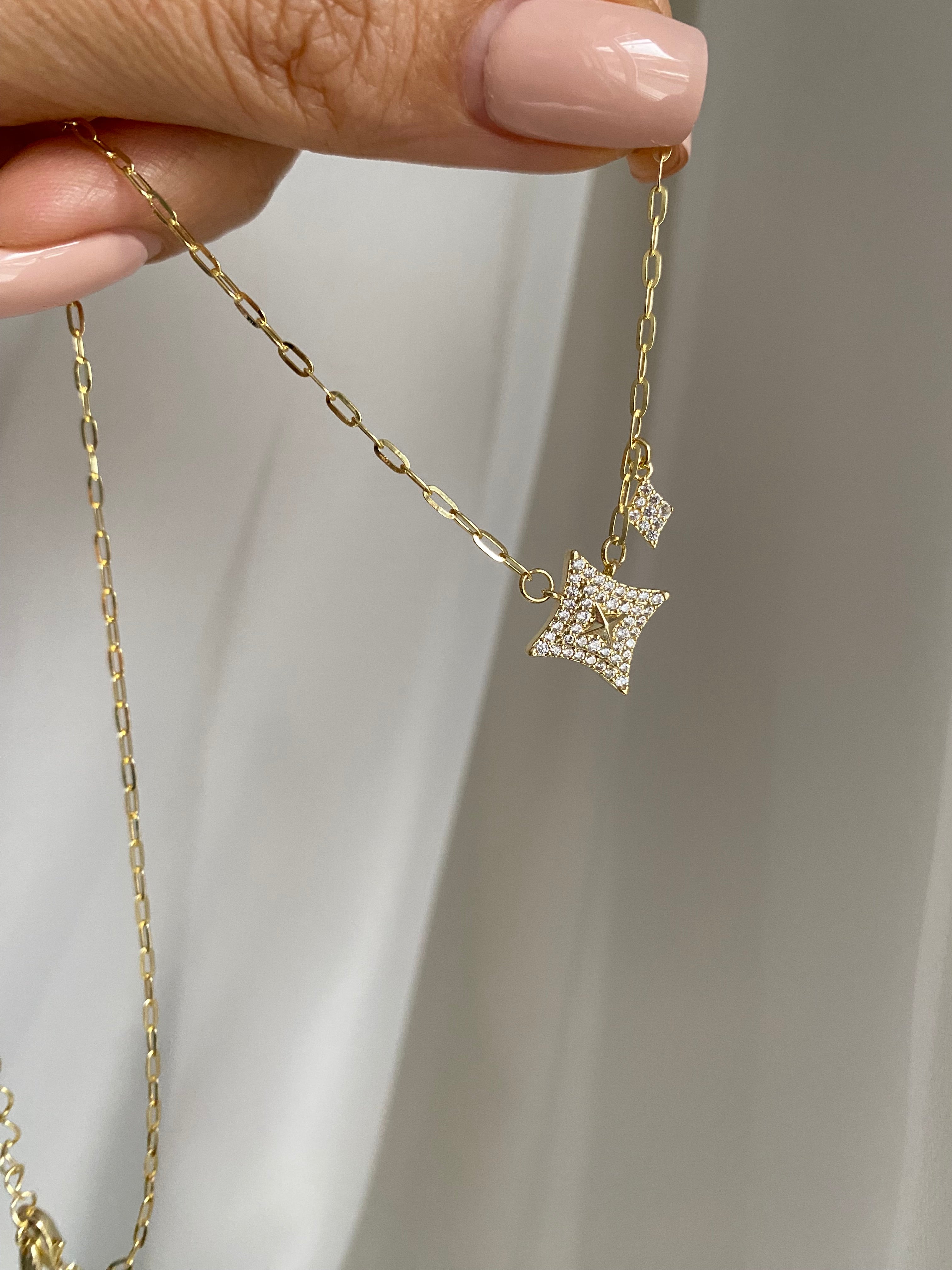 Poles Star kısa kolye