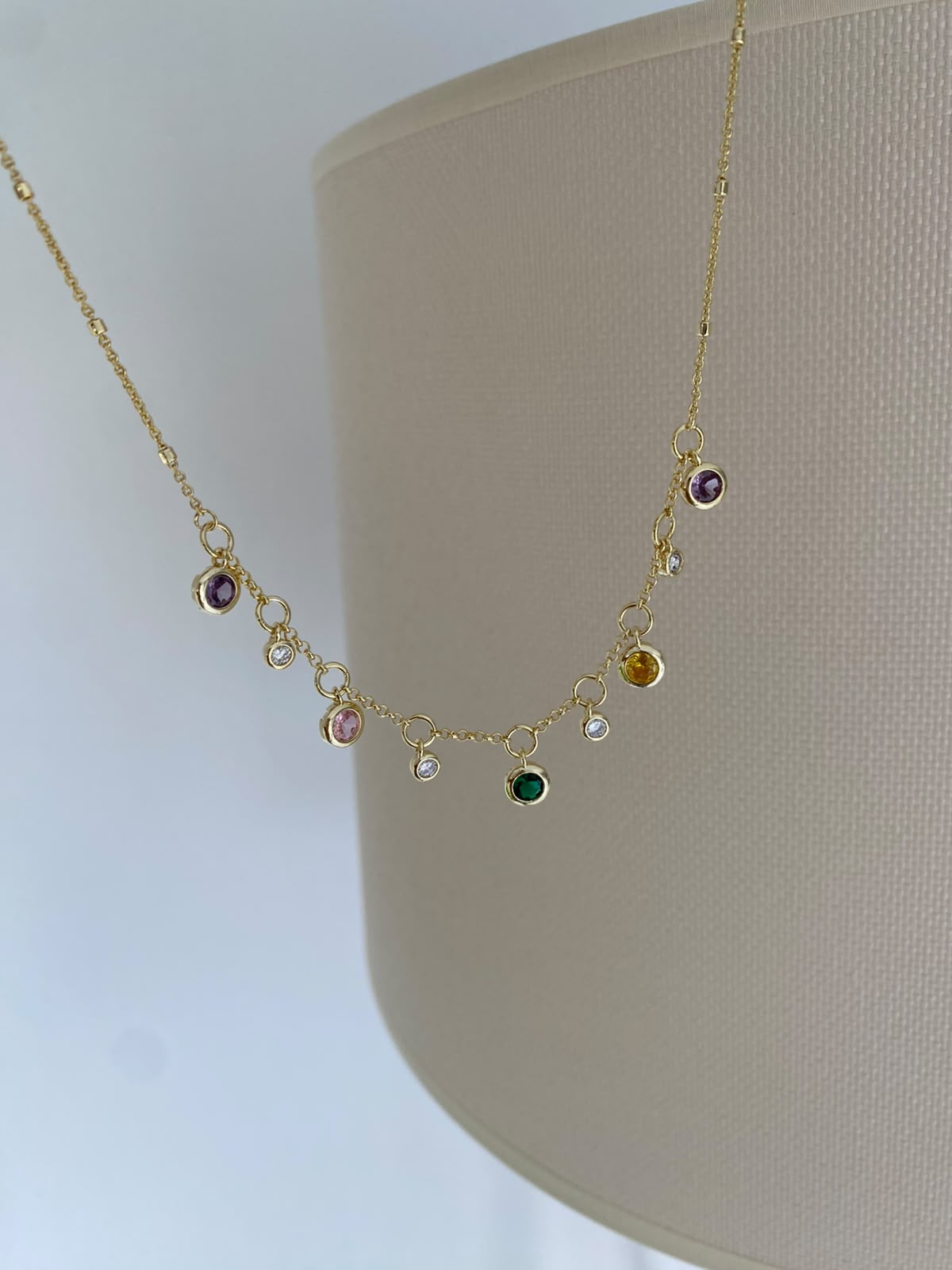 Colours round choker