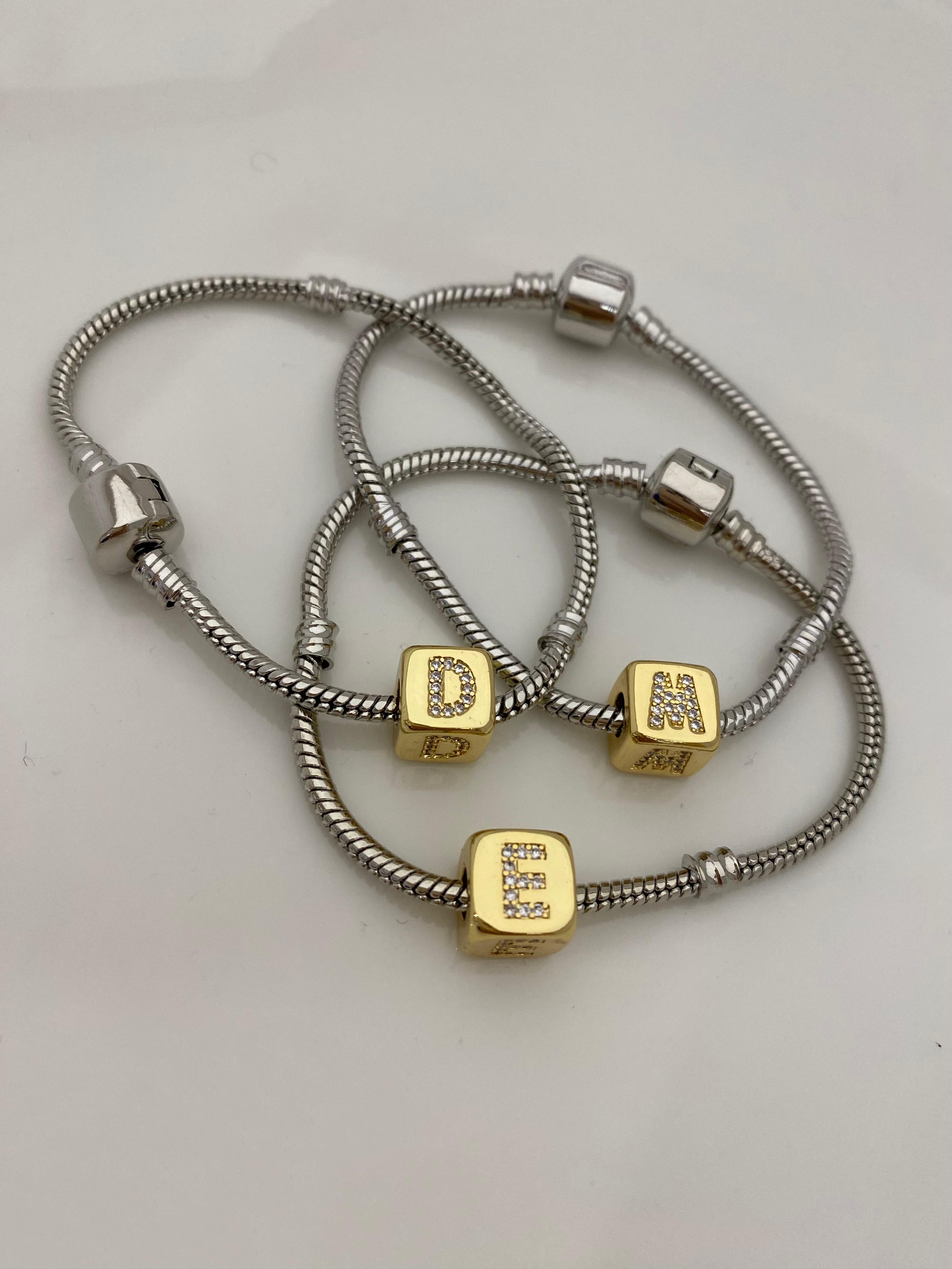 Çelik Harf Charm Bileklik