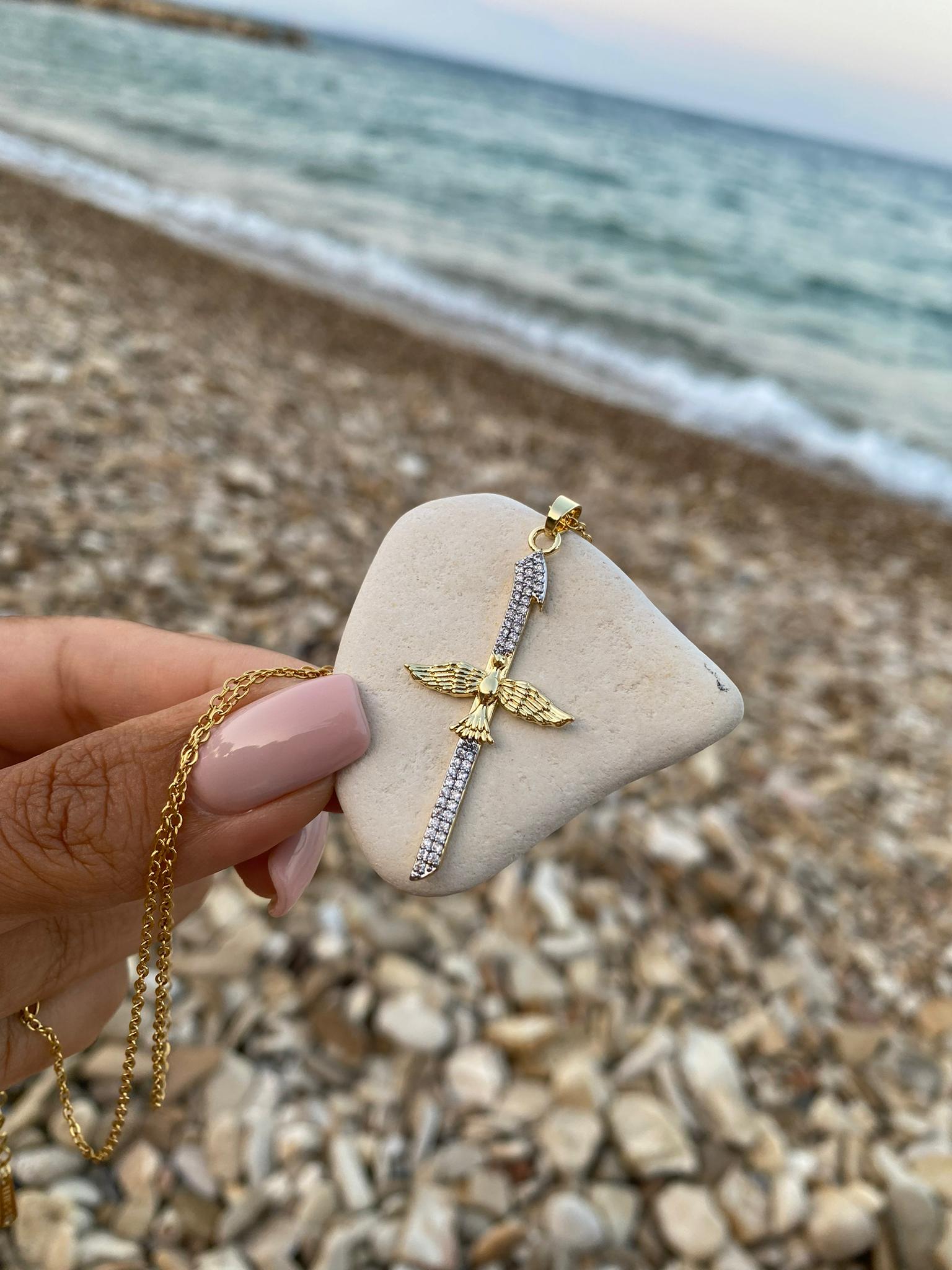 Elif Anka Kısa Kolye