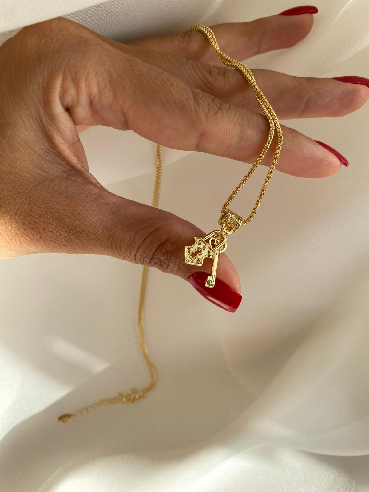 key lock charm uzun kolye