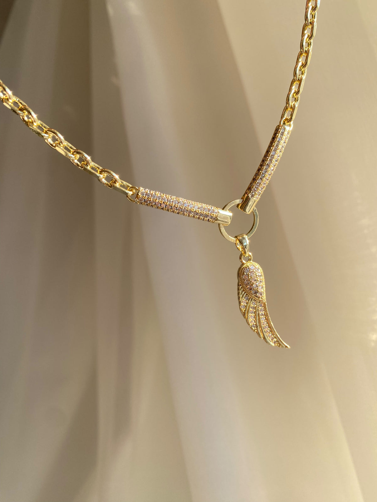 Angel wing choker