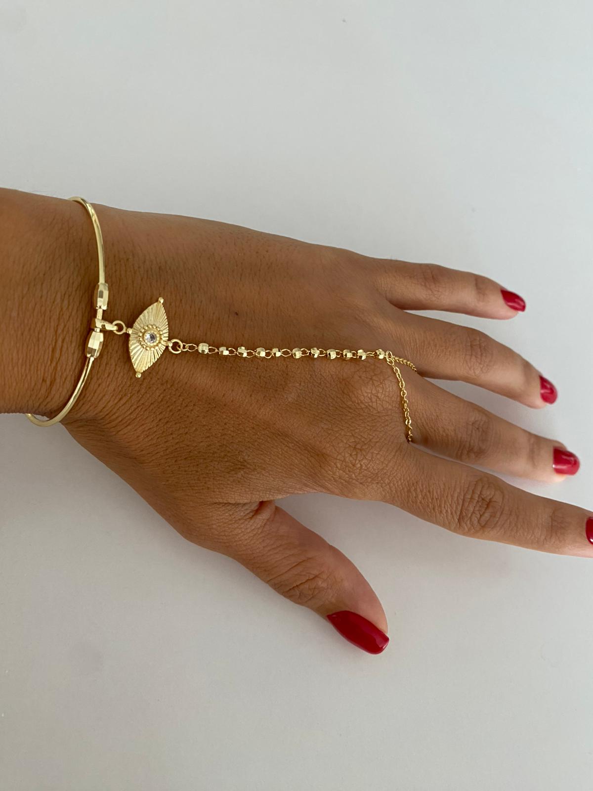 Kelepçe Details Eyes Şahmeran