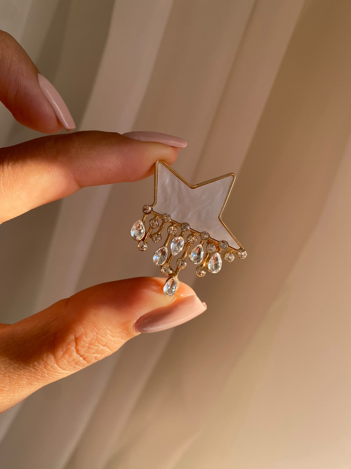 star drop broş