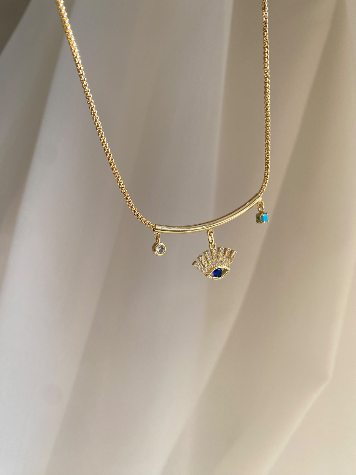 eyes charm choker