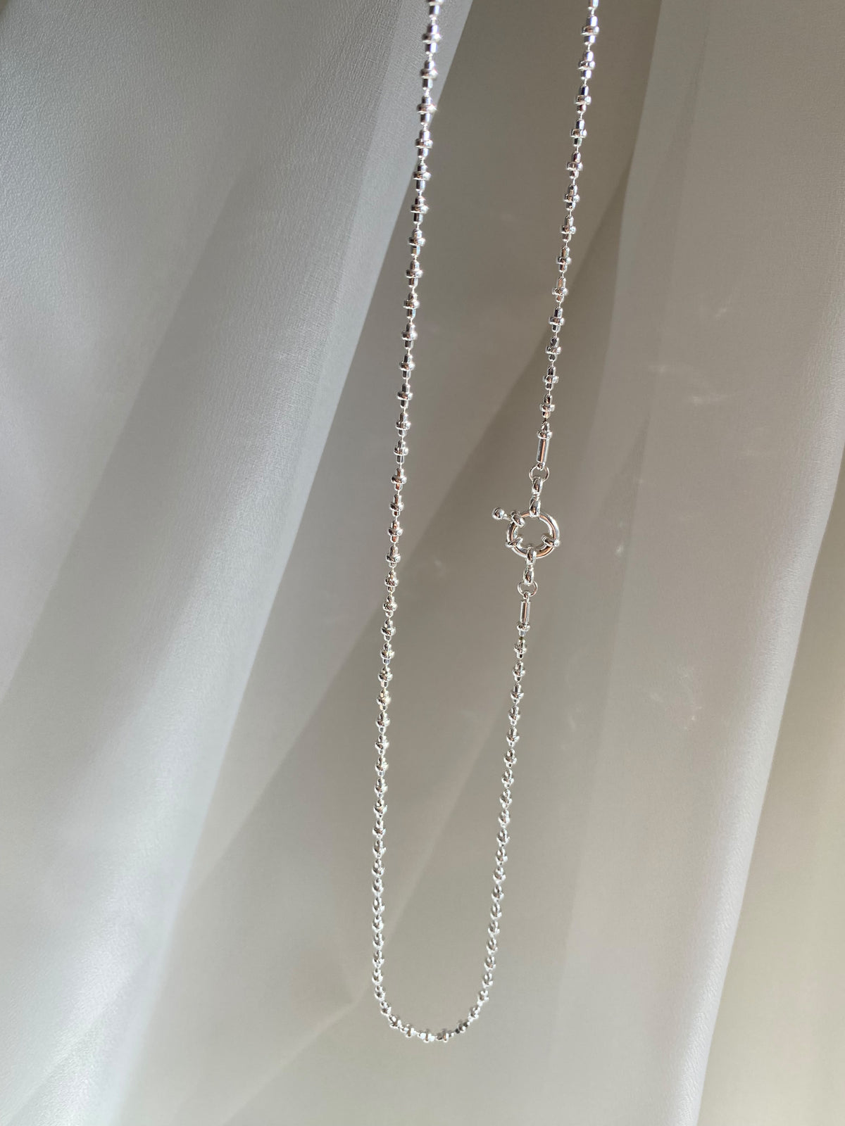 Dümen detail gümüş renk kolye