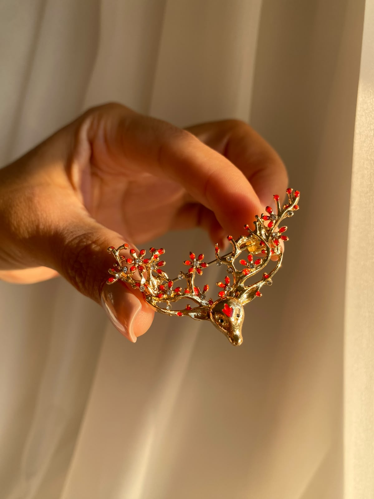 gold deer broş