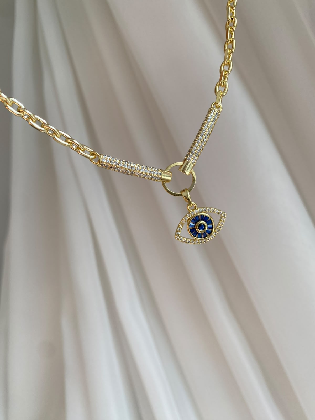 nancy eyes choker