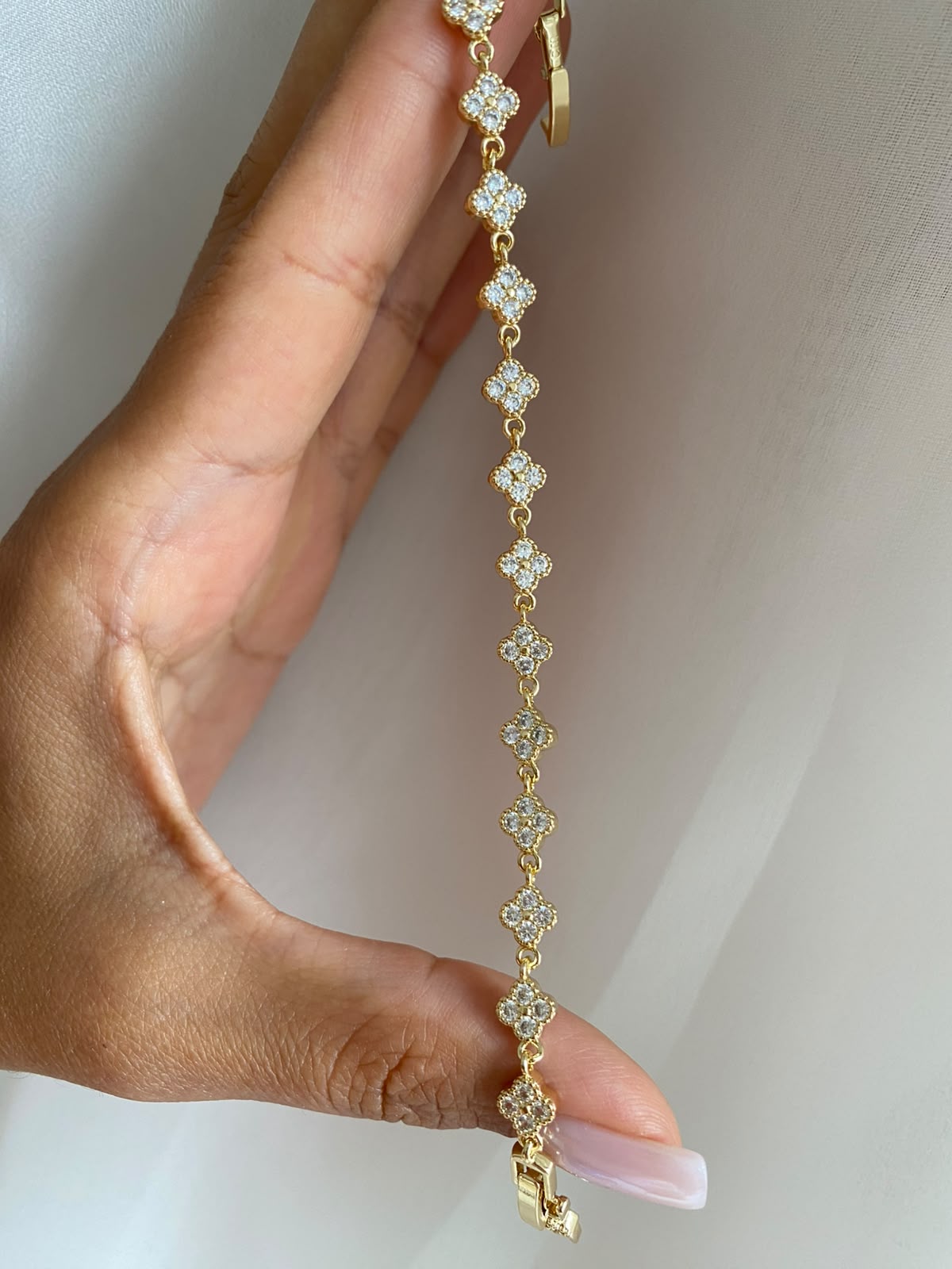 Cloves zircon bileklik