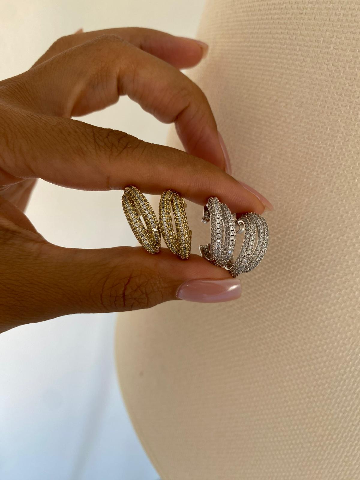 Zirconia küpe