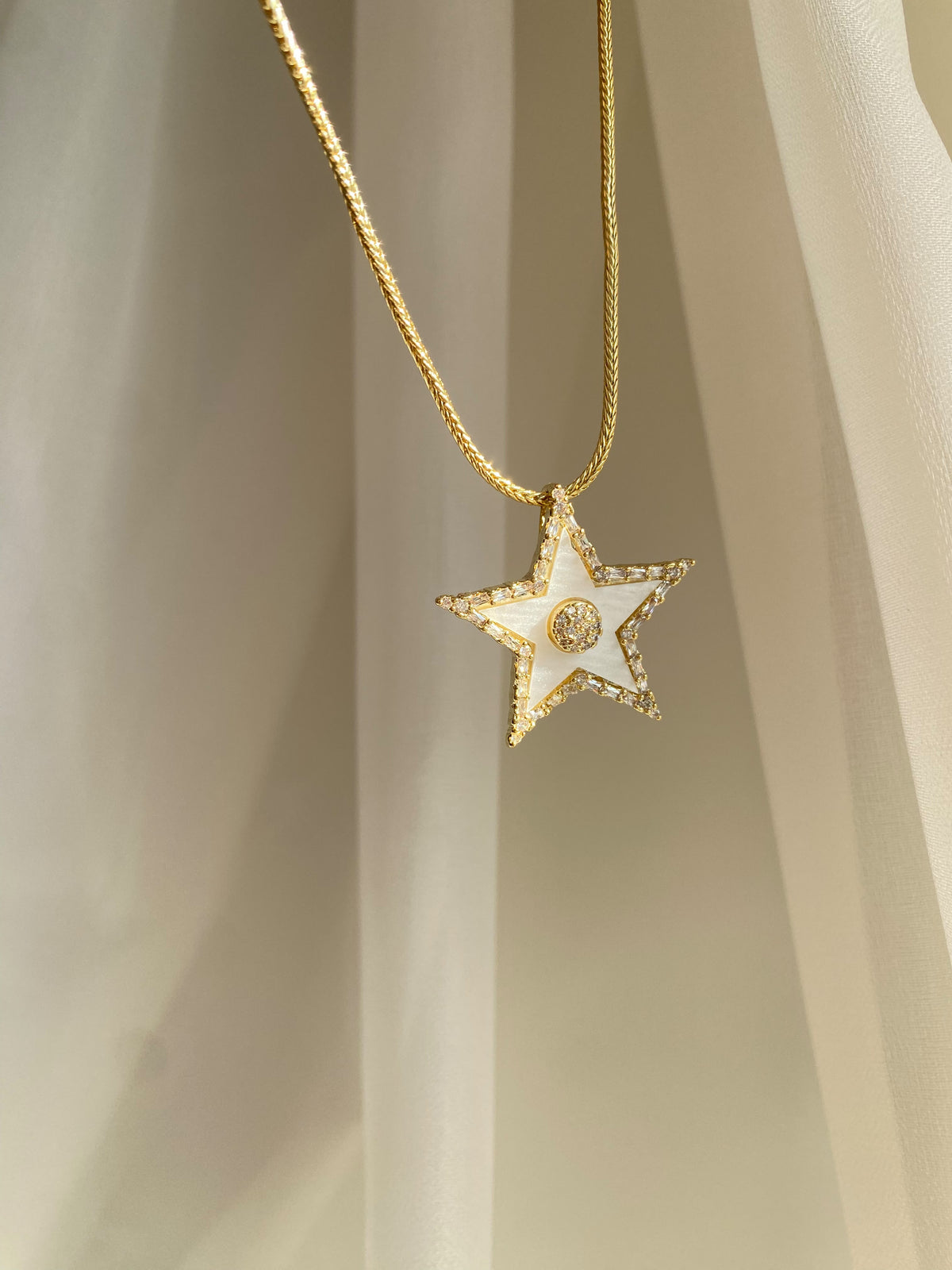white star kolye