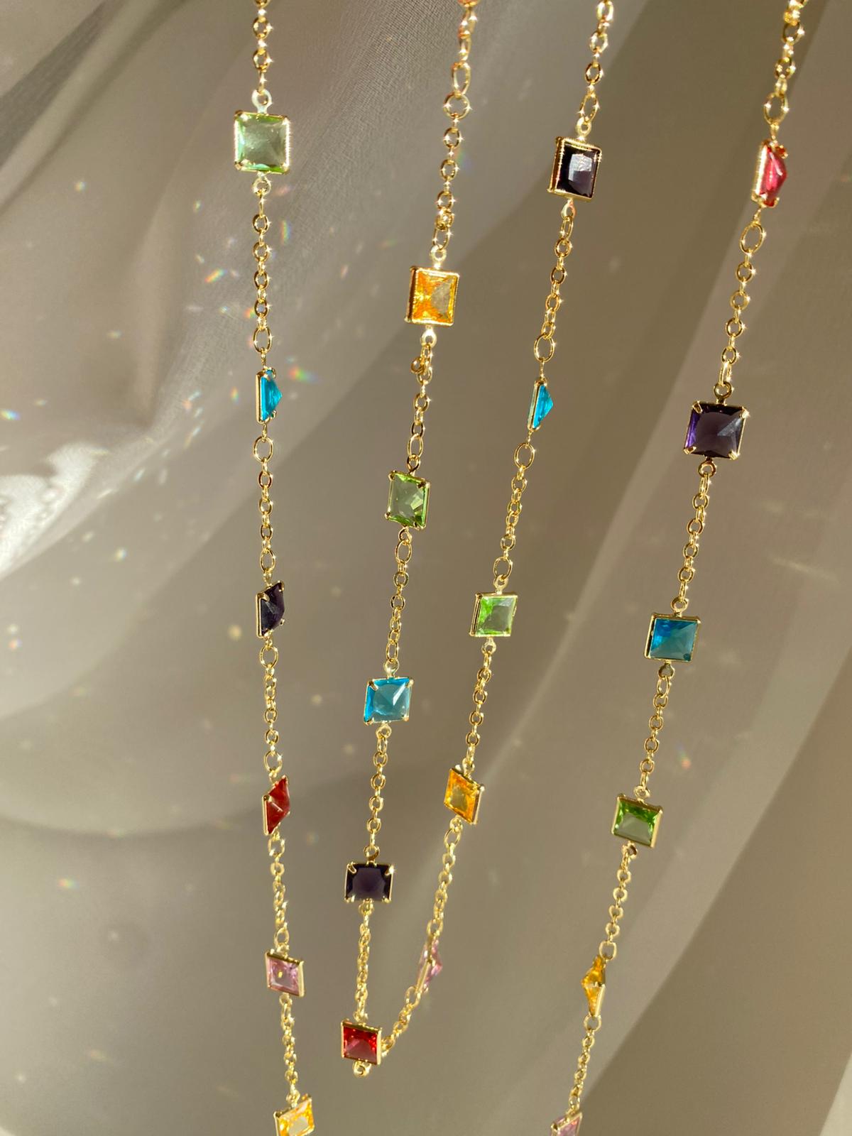 colores dolamalı kolye