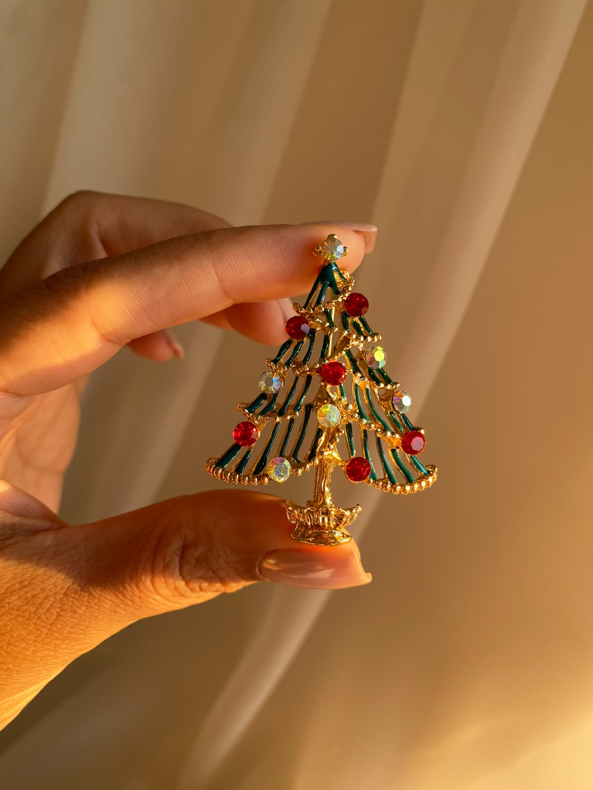 tree decored broş