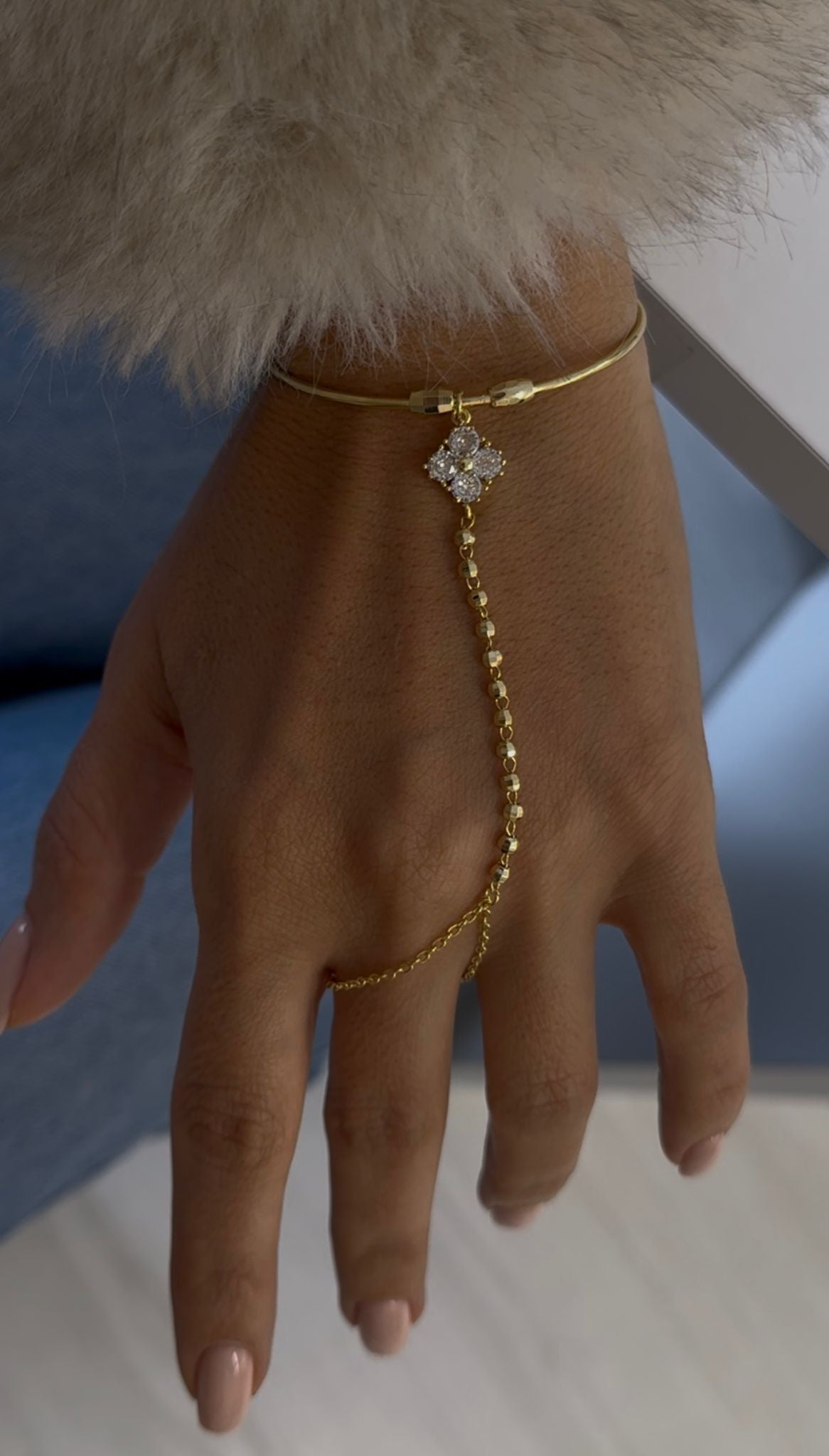 Kelepçe details flows şahmeran