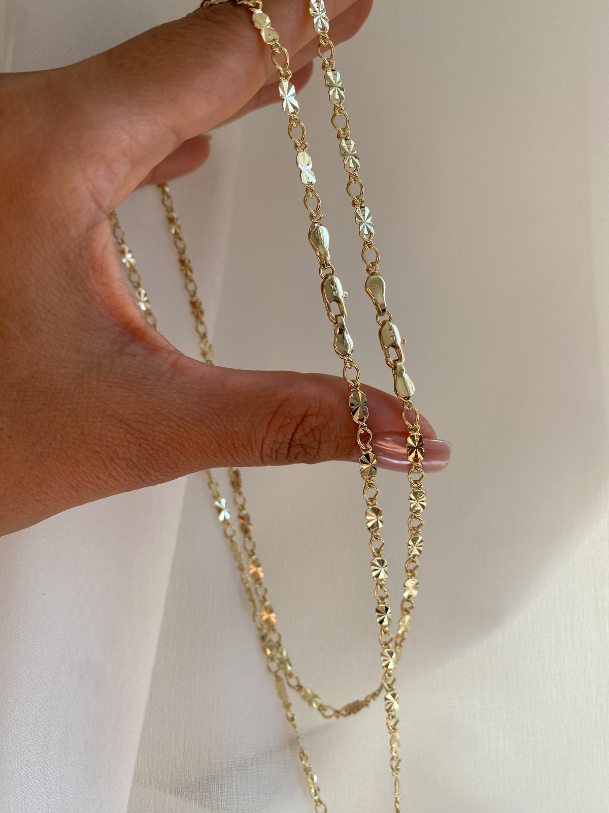 Gold pull details  kolye