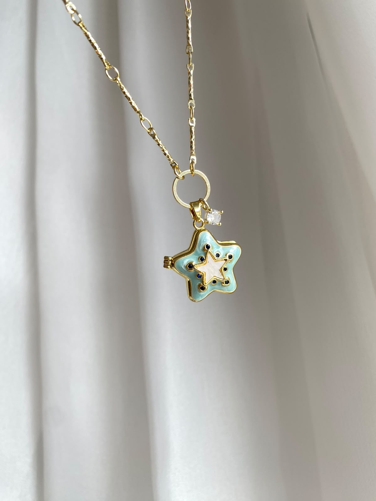 Stars stone kapaklı kolye