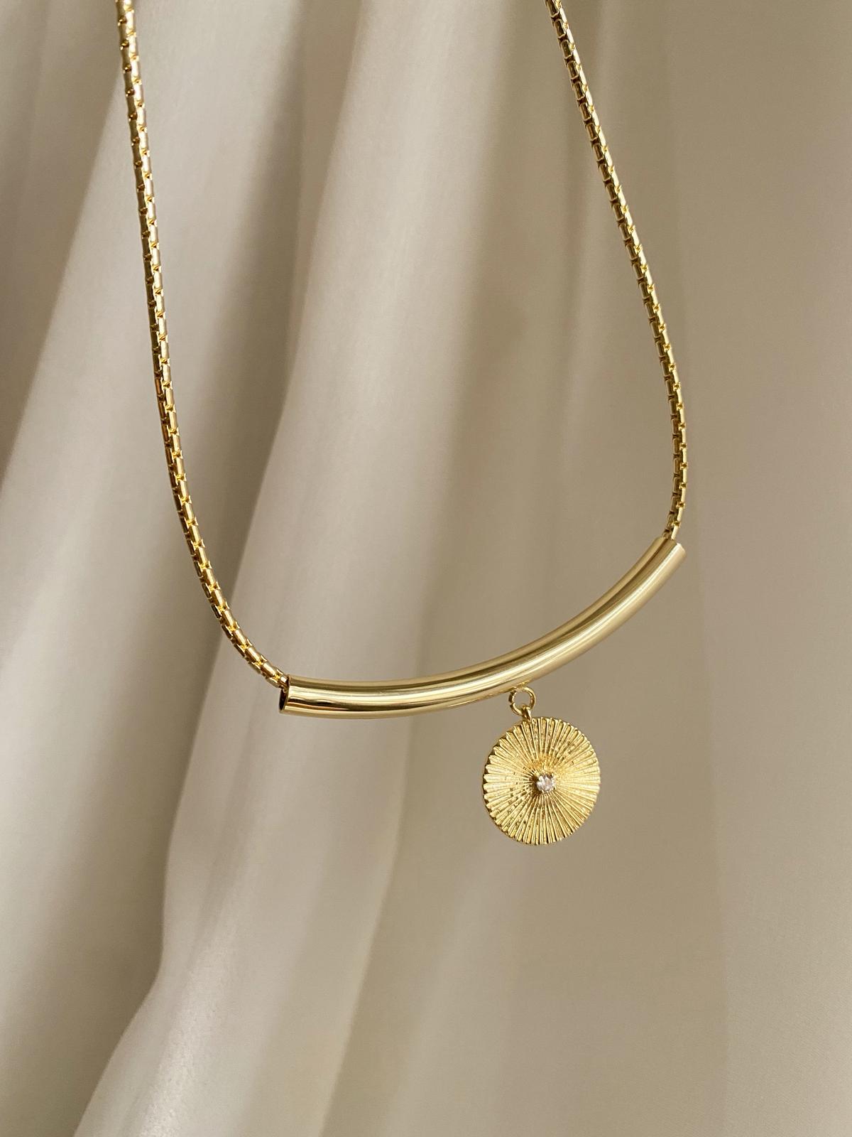 Gold plaka kolye