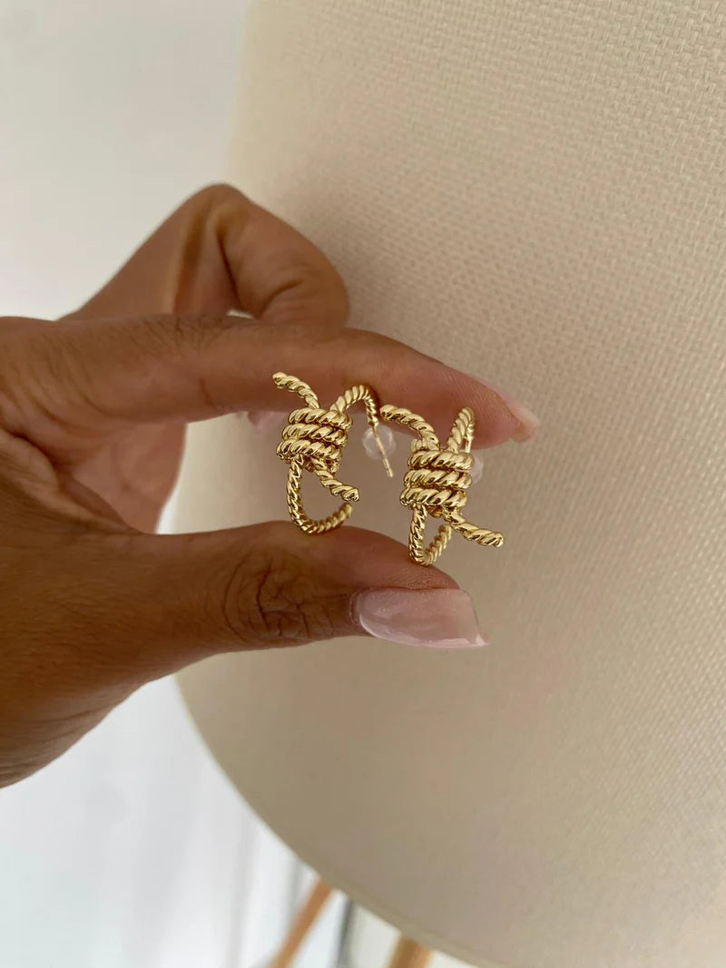 Gold düğüm küpe