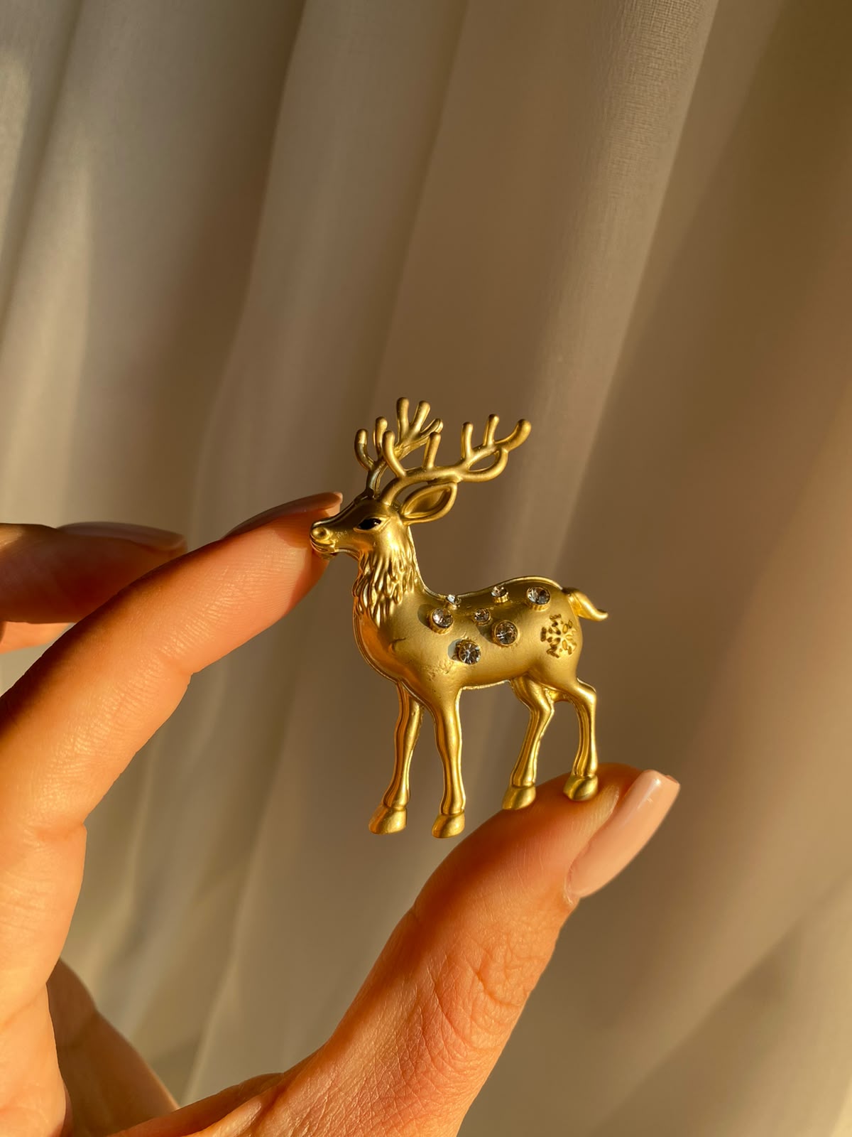 Gold deer broş