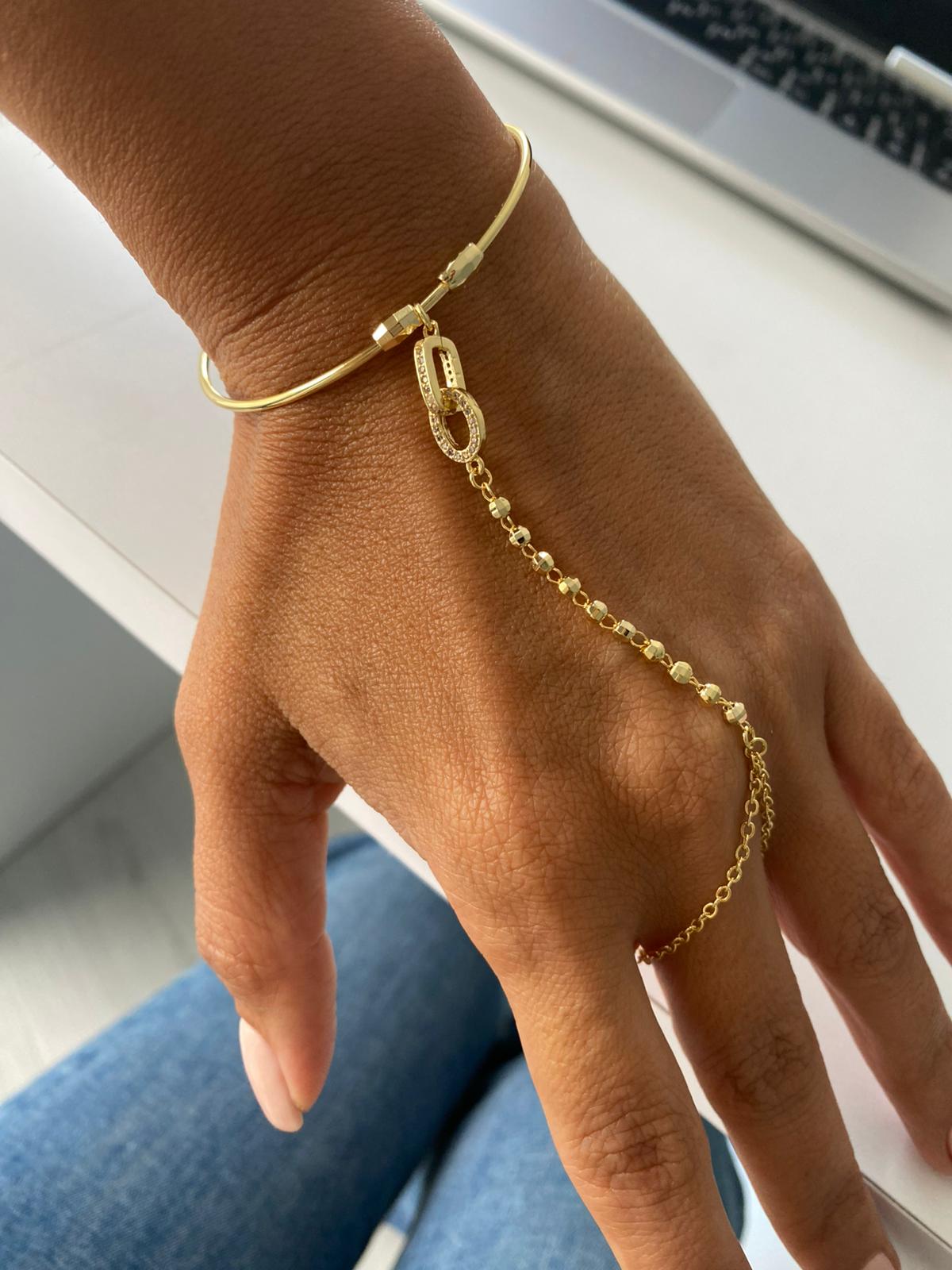 Kelepçe details figure şahmeran