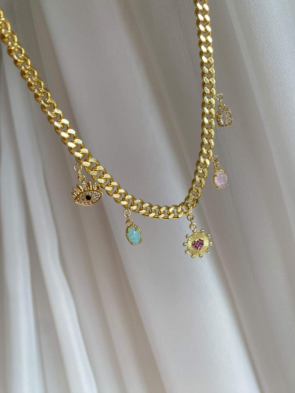 Heart & eyes charm choker