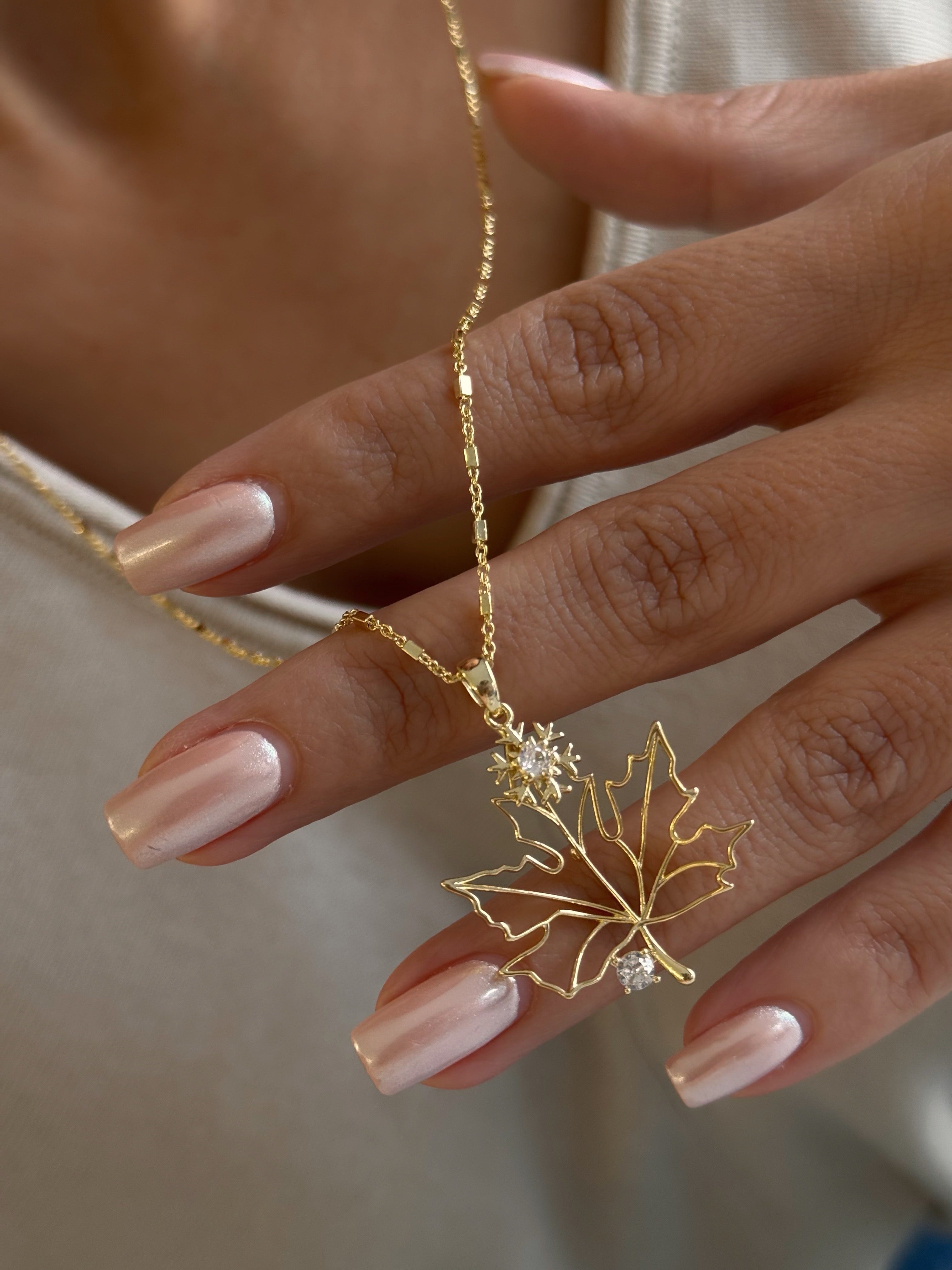 Çınar yaprağı uzun kolye