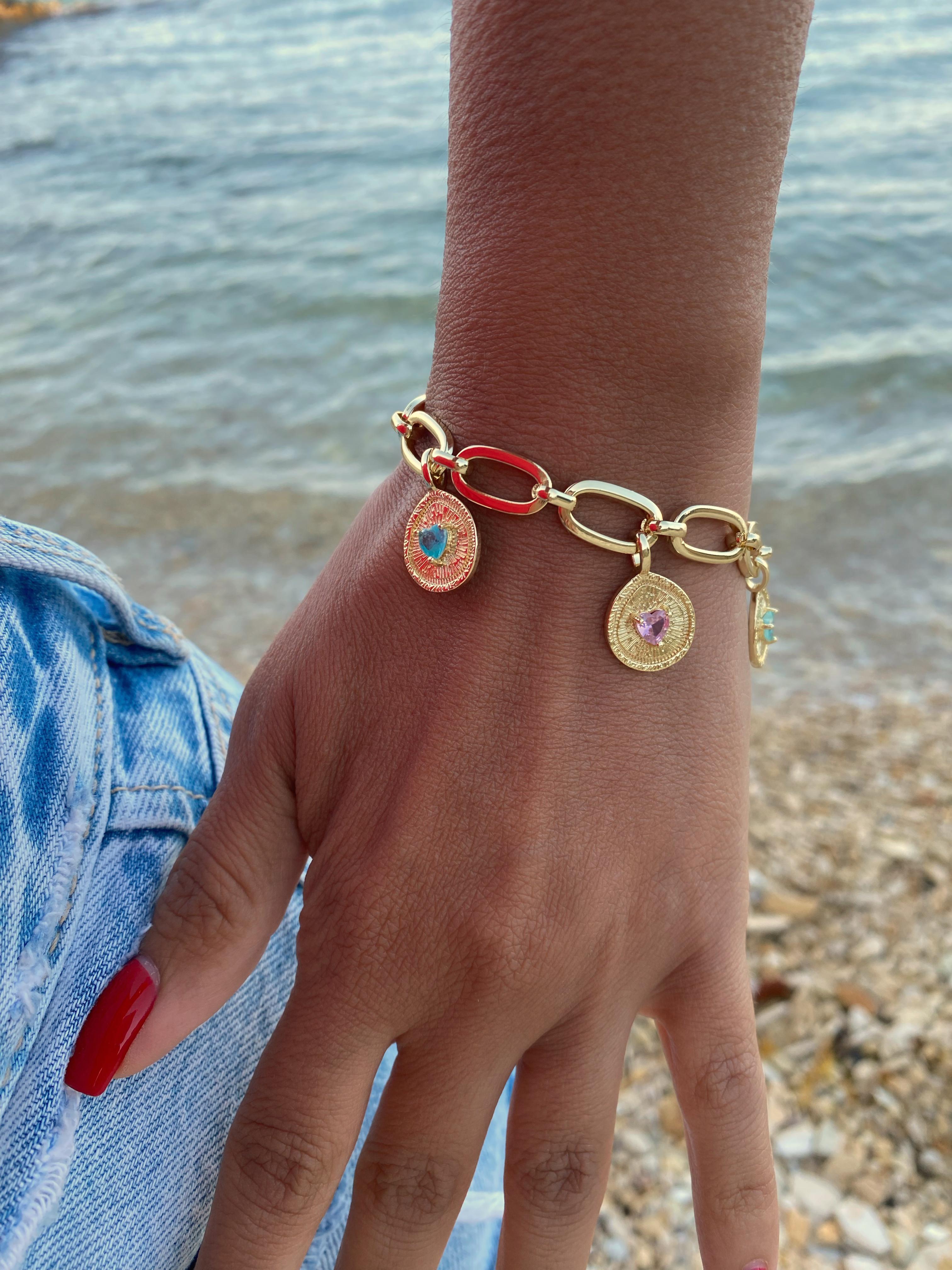 Gold heart charm bileklik