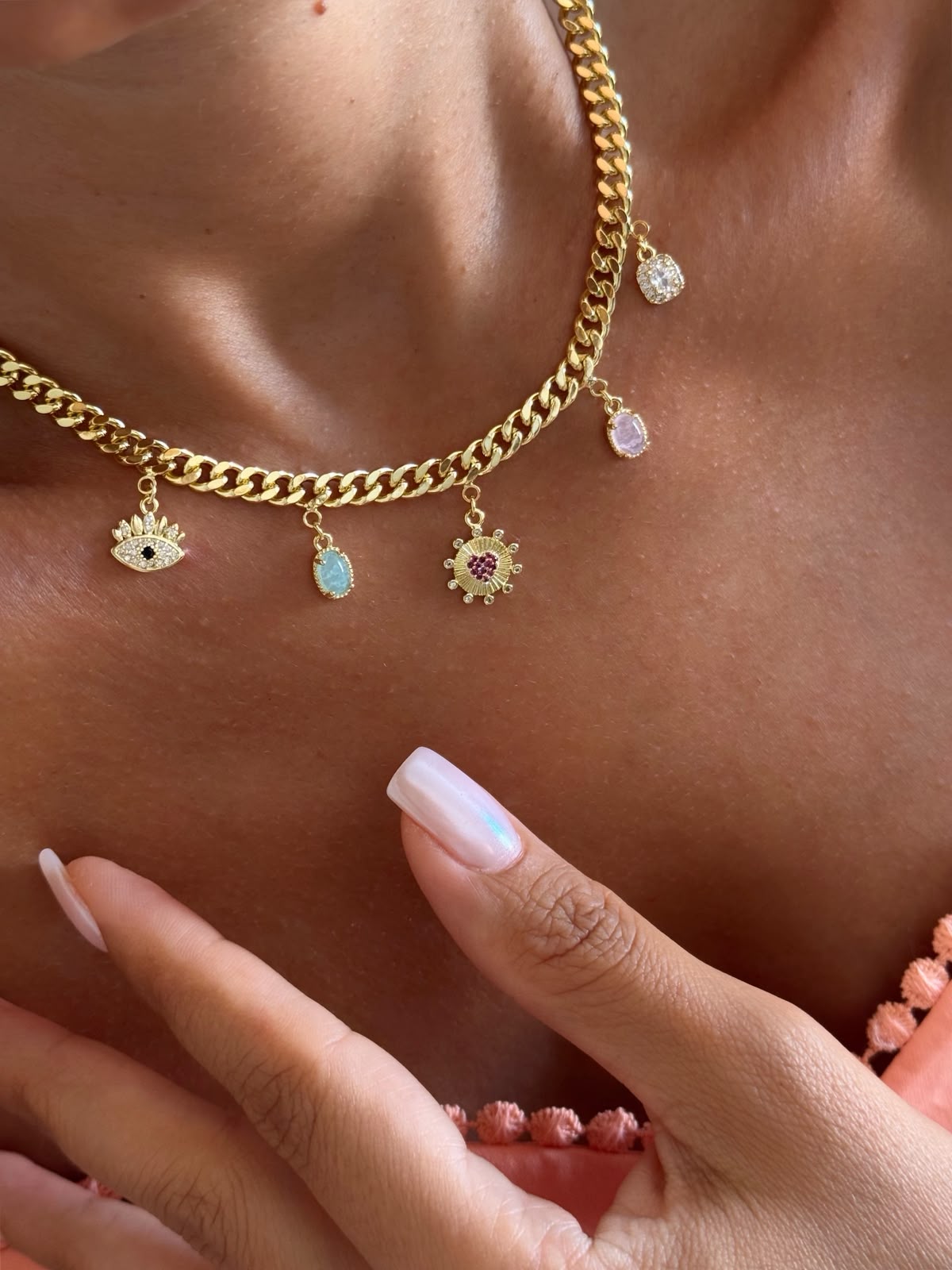 Heart & eyes charm choker