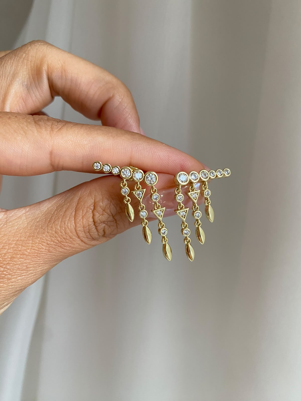 Stone sallantılı küpe