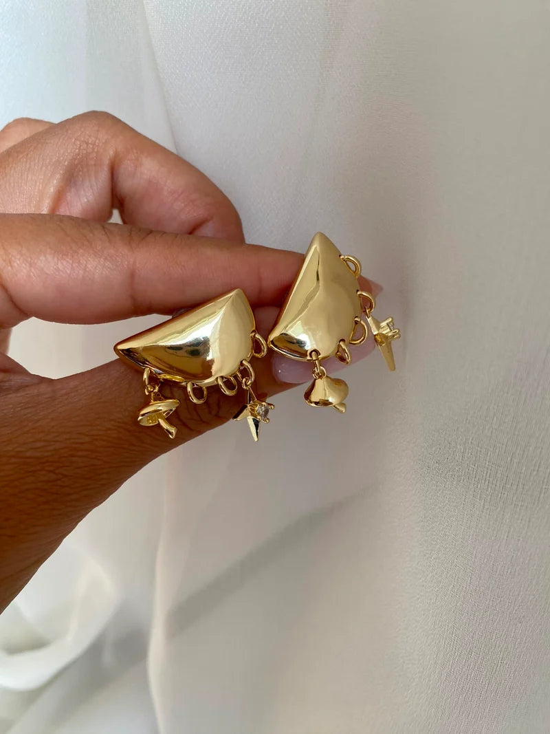Gold charm küpe
